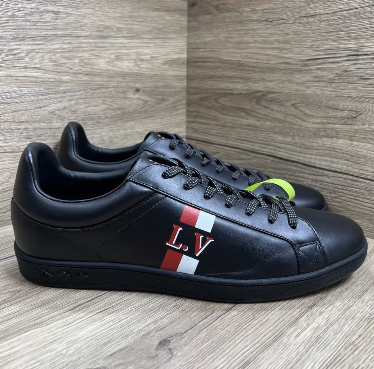 Louis Vuitton Louis Vuitton Luxembourg Black Letter Logo Sneakers J41 Size US 10 / EU 43 - 3 Thumbnail