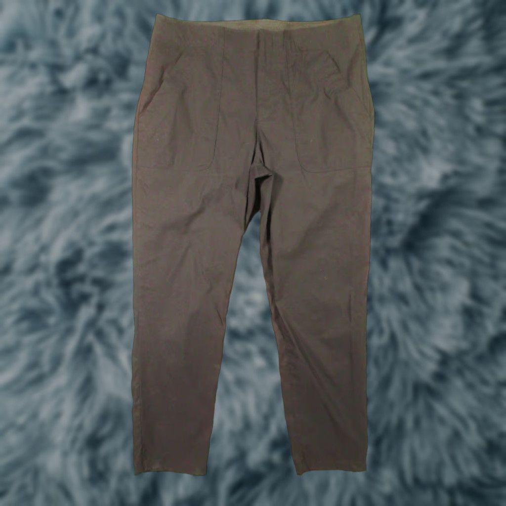 Eddie Bauer Eddie Bauer Pants Women 10 Black Nylon Spandex Lightweight Stretch Pockets Inseam 32 Mid Rise Flat Front Straight Chino Solid Zip Travex Womens Size 32" / US 10 / IT 46 - 1 Thumbnail