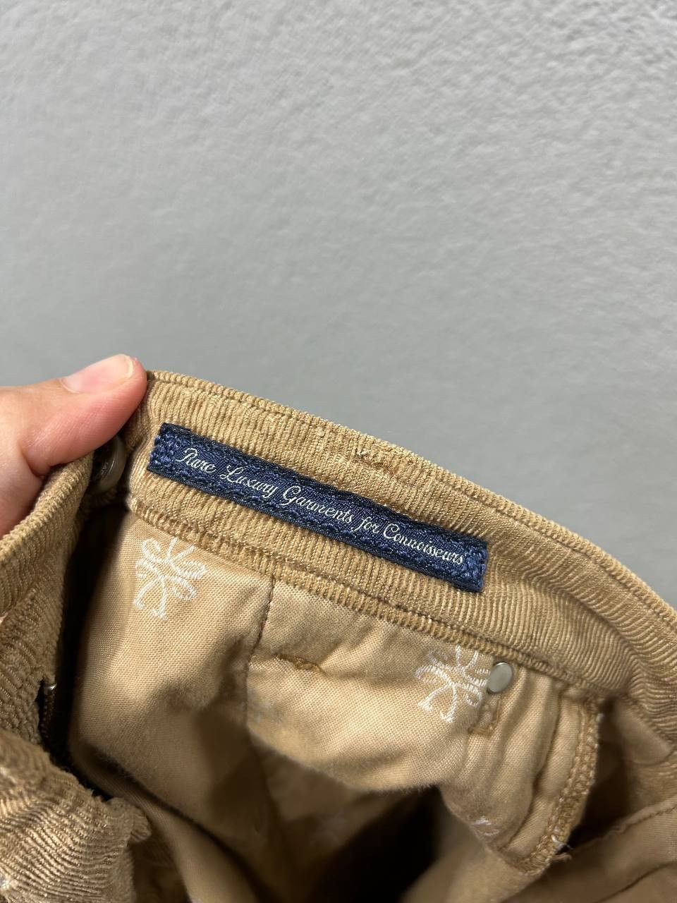Jacob Cohen Jacob Cohen Marina womens corduroy pant W 31 made in Italy Size 31" - 15 Thumbnail