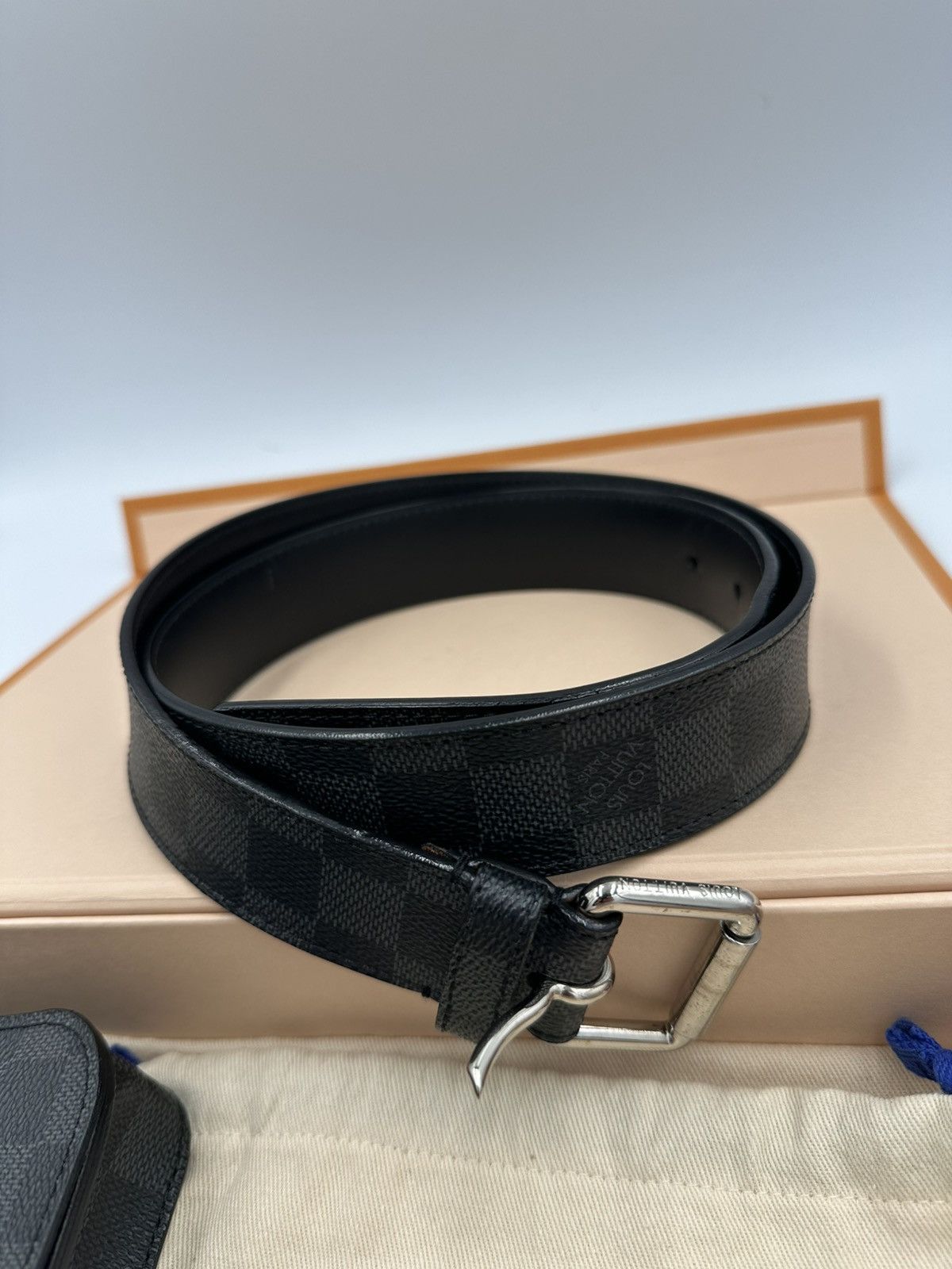 Louis Vuitton Louis Vuitton Damier Belt Bag Waist Bag Size ONE SIZE - 13 Thumbnail