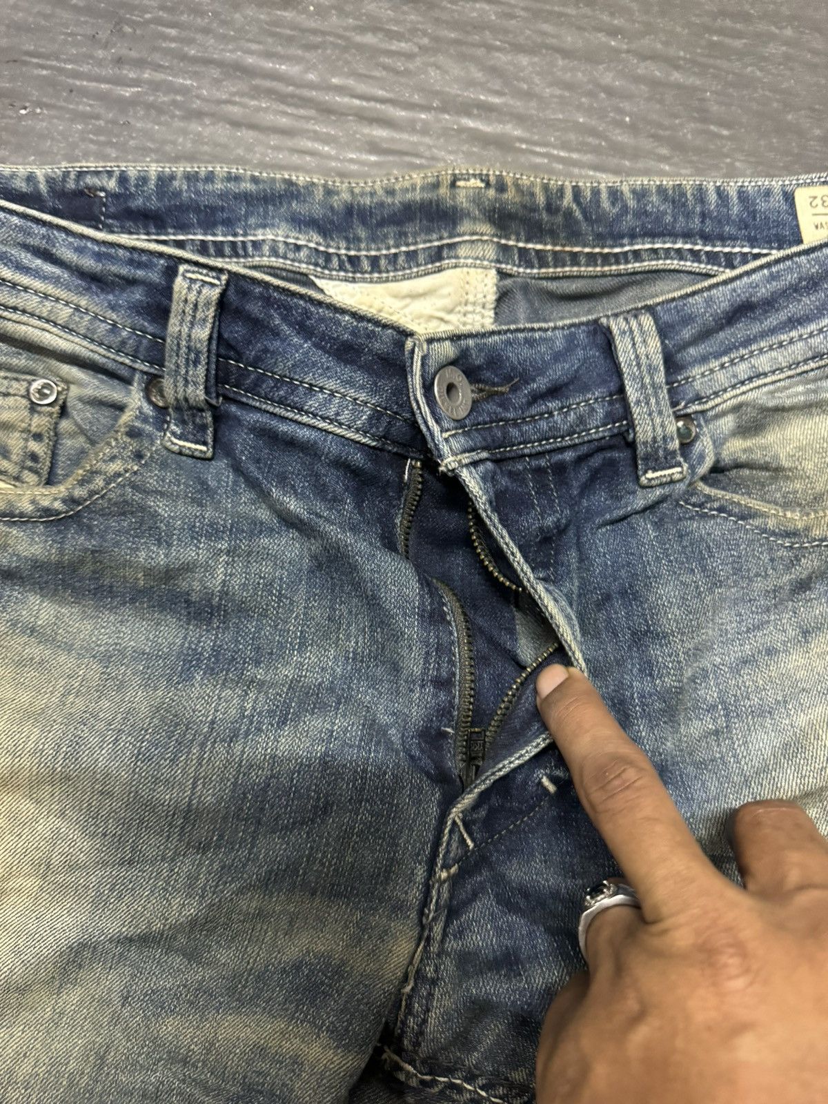 Diesel × If Six Was Nine VINTAGE DIESEL DISTRESSED JEANS Size US 35 - 3 Thumbnail