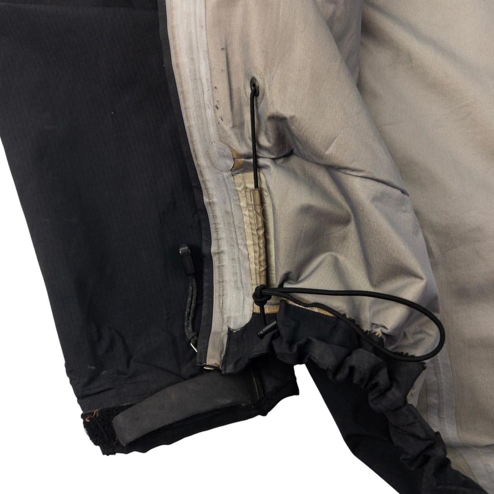 Arc'teryx Vintage Arcteryx Goretex XCR Zip Up Jacket Size S Size US S / EU 44-46 / 1 - 7 Thumbnail