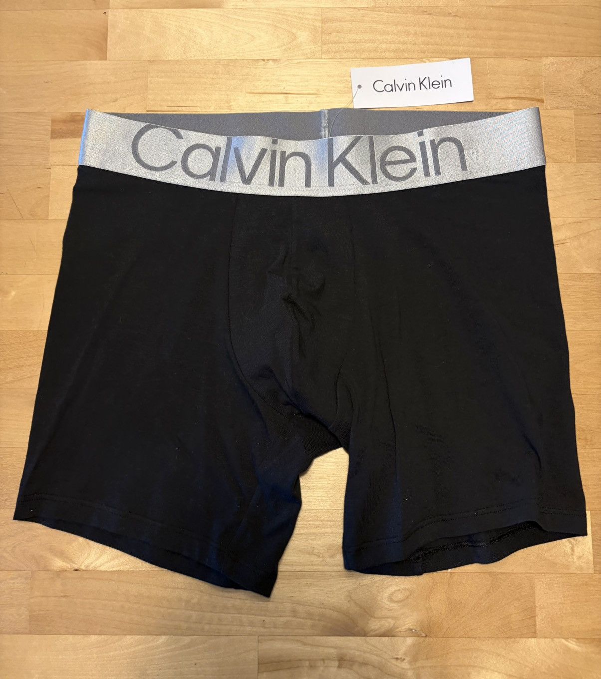 Calvin Klein Calvin Klein BNWT boxer brief black medium logo waistband Size 32 - 1 Thumbnail