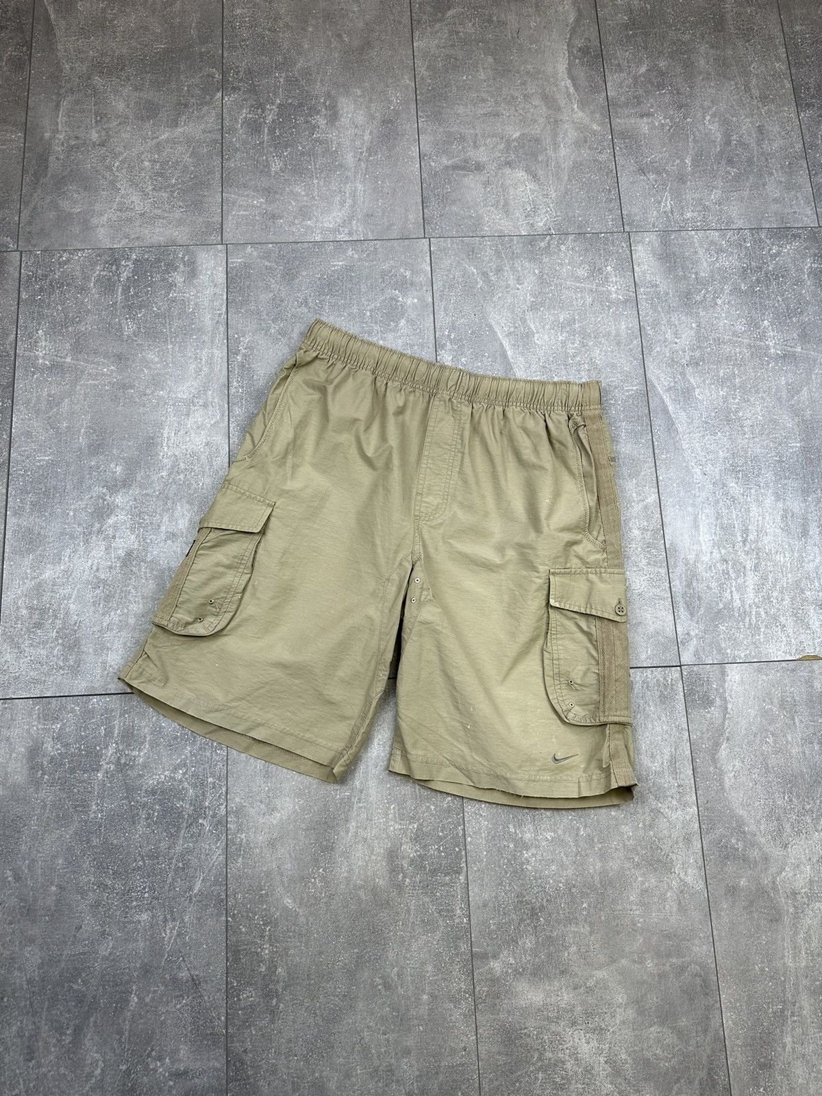 Nike Nike Cargo Swoosh Tab Logo Shorts All Nude Size US 34 / EU 50 - 1 Thumbnail