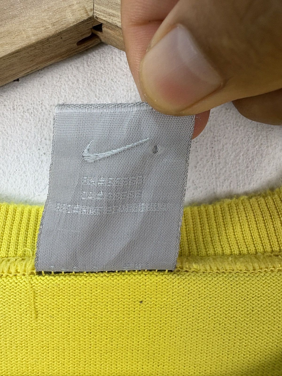 Nike Vintage Distressed Nike Frisbee Sport Long Sleeve Yellow Size US L / EU 52-54 / 3 - 11 Thumbnail