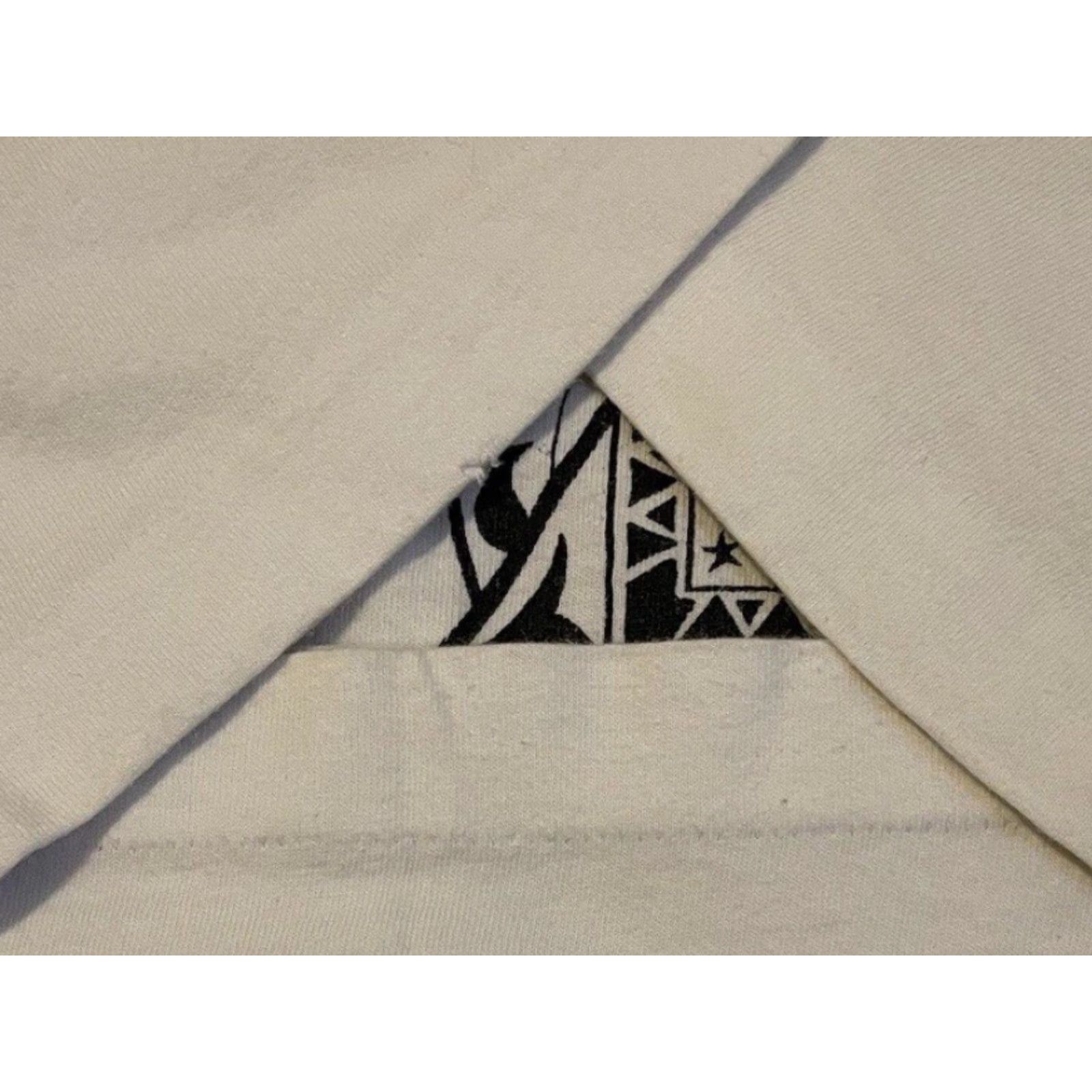 Vintage VINTAGE Noosa Australia Tribal Art Shirt S White Beach Water 90s 80s Grunge Surf Punk Retro Band Graphic Tee Mens Size US S / EU 44-46 / 1 - 3 Thumbnail