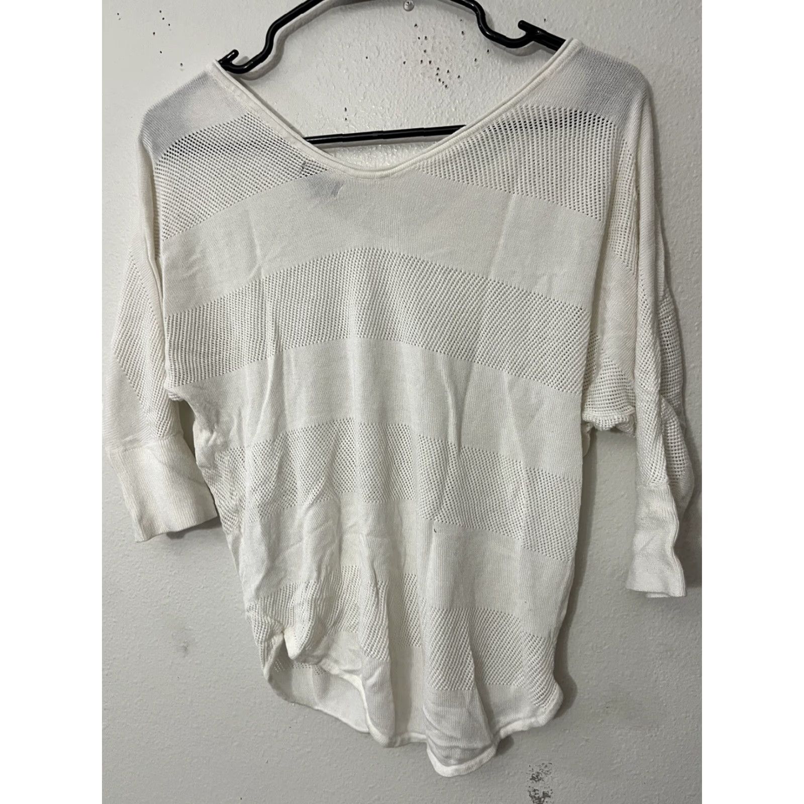 Express Express Blouse Shirt Knit V-Neck 3/4 Sleeve Solid White S Womens Short Sleeve Top Small White Express Knit Blouse Size S / US 4 / IT 40 - 2 Thumbnail