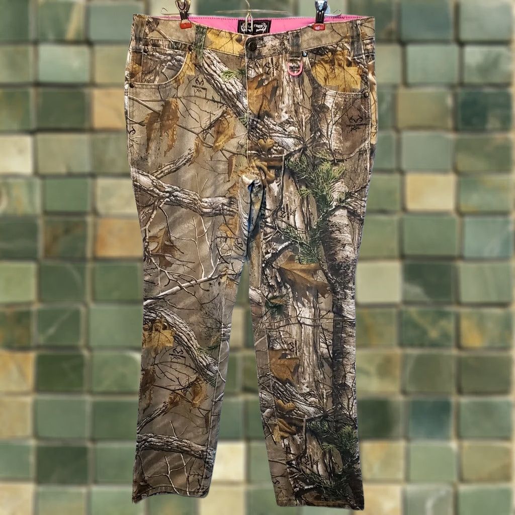 Realtree Realtree Camo Hunting Pants Womens Sz 12 Mossy Oak Pink Trim Outdoor Casual Size 34" / US 12 / IT 48 - 1 Thumbnail