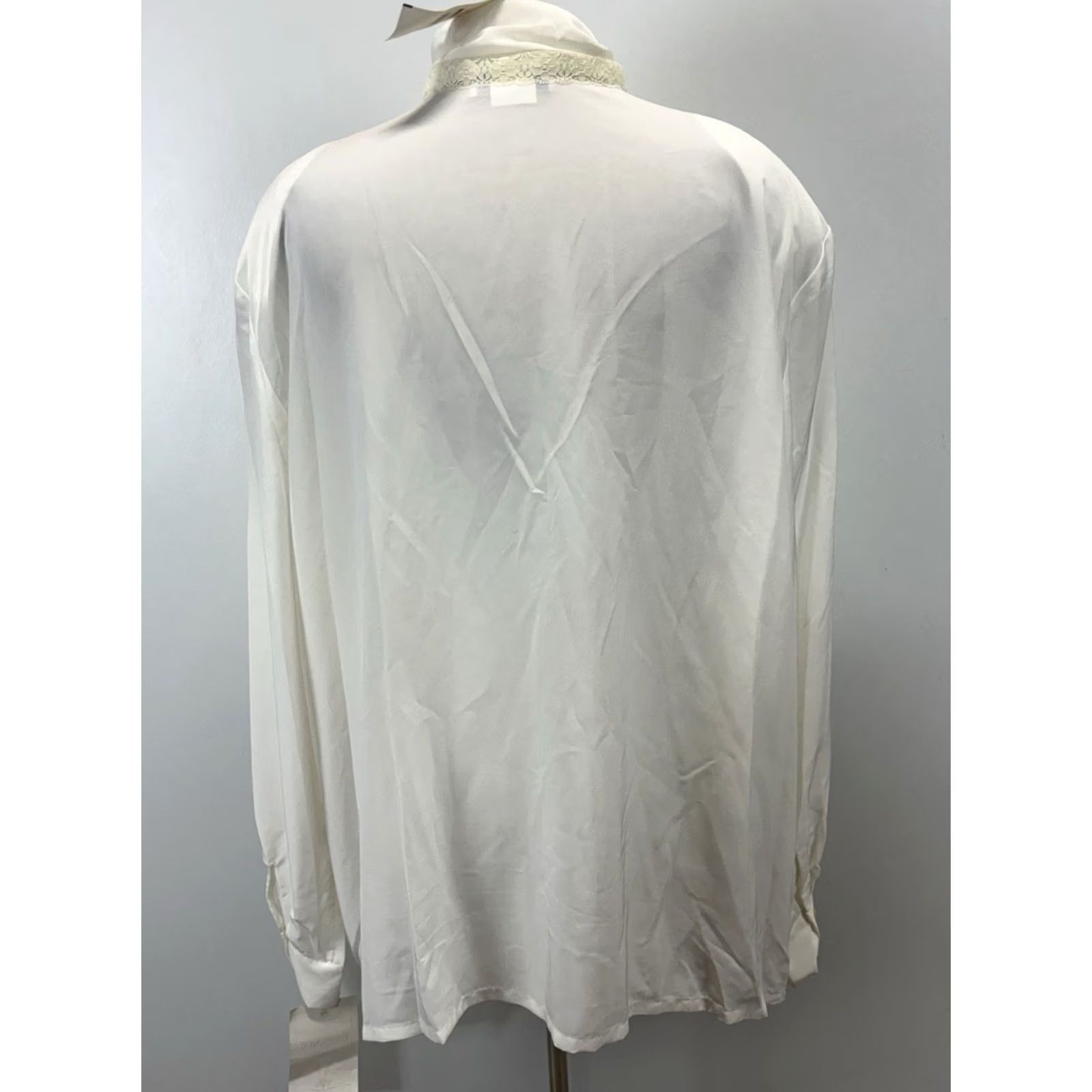 Pendleton VINTAGE Pendleton Blouse Shirt Women’s 24W Plus White Button-Up Tie Neck Career Women XS? No Size 4XL / US 24-26 - 3 Thumbnail