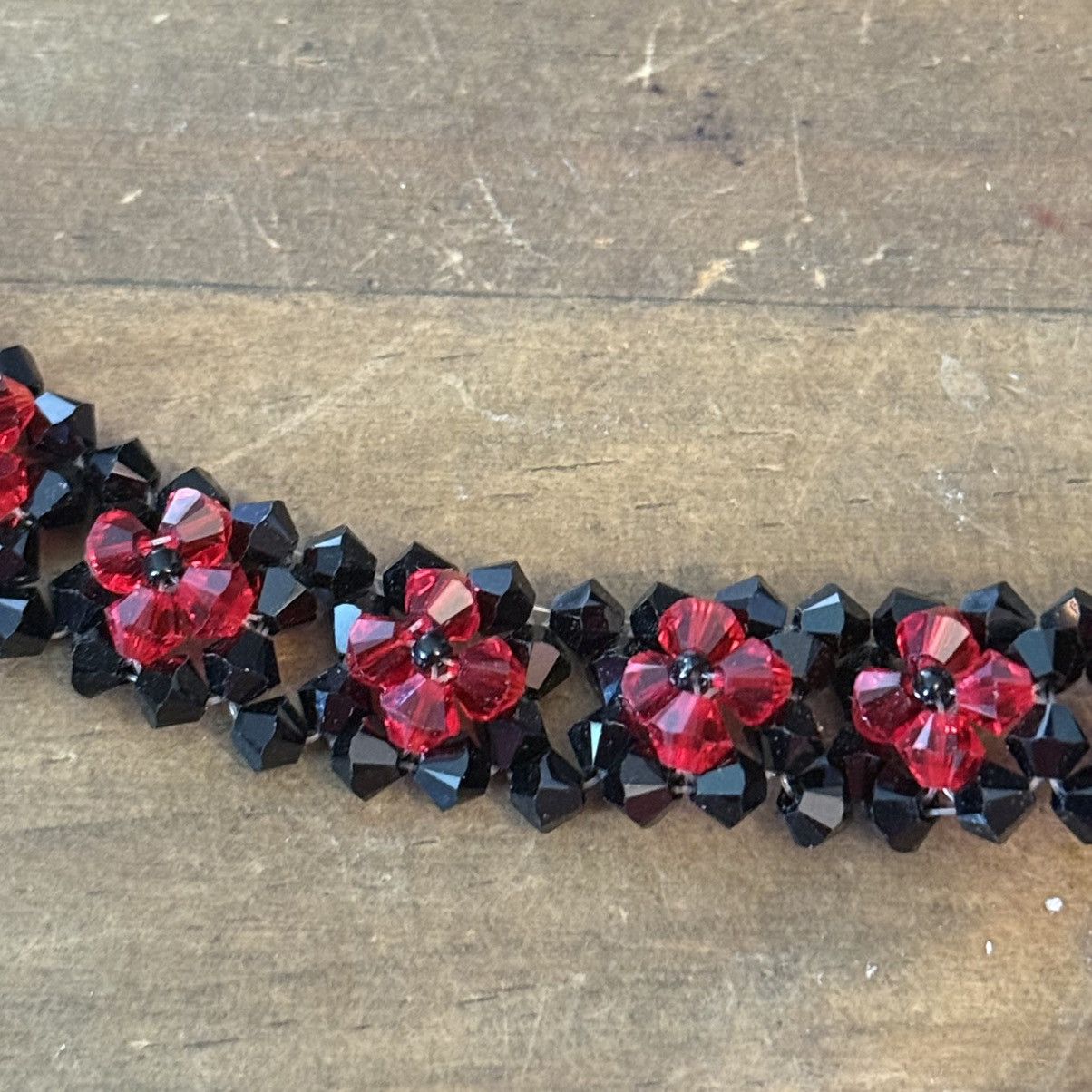 Vintage Vintage woven black and red glass bead floral necklace Size ONE SIZE - 3 Thumbnail