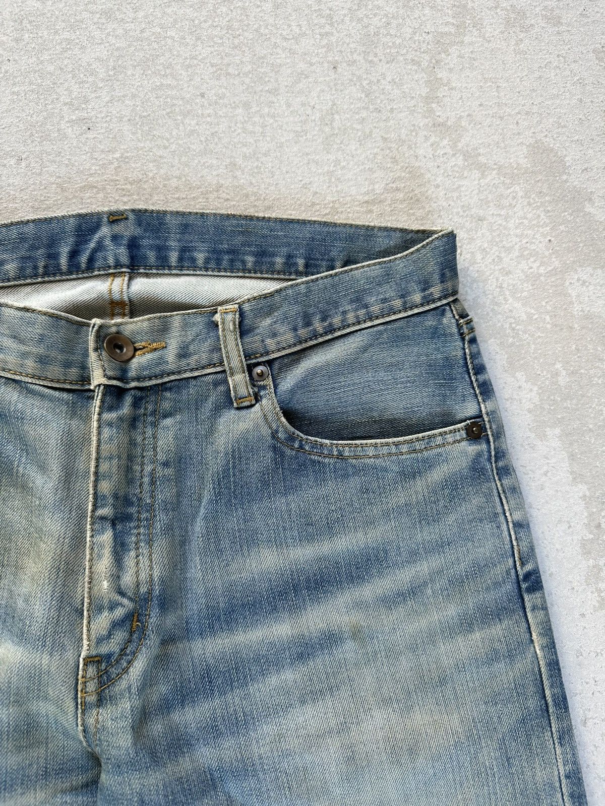 Vintage Vintage UNIQLO Japan Light Washed Distressed Denim Pants W32 Size US 32 / EU 48 - 4 Thumbnail