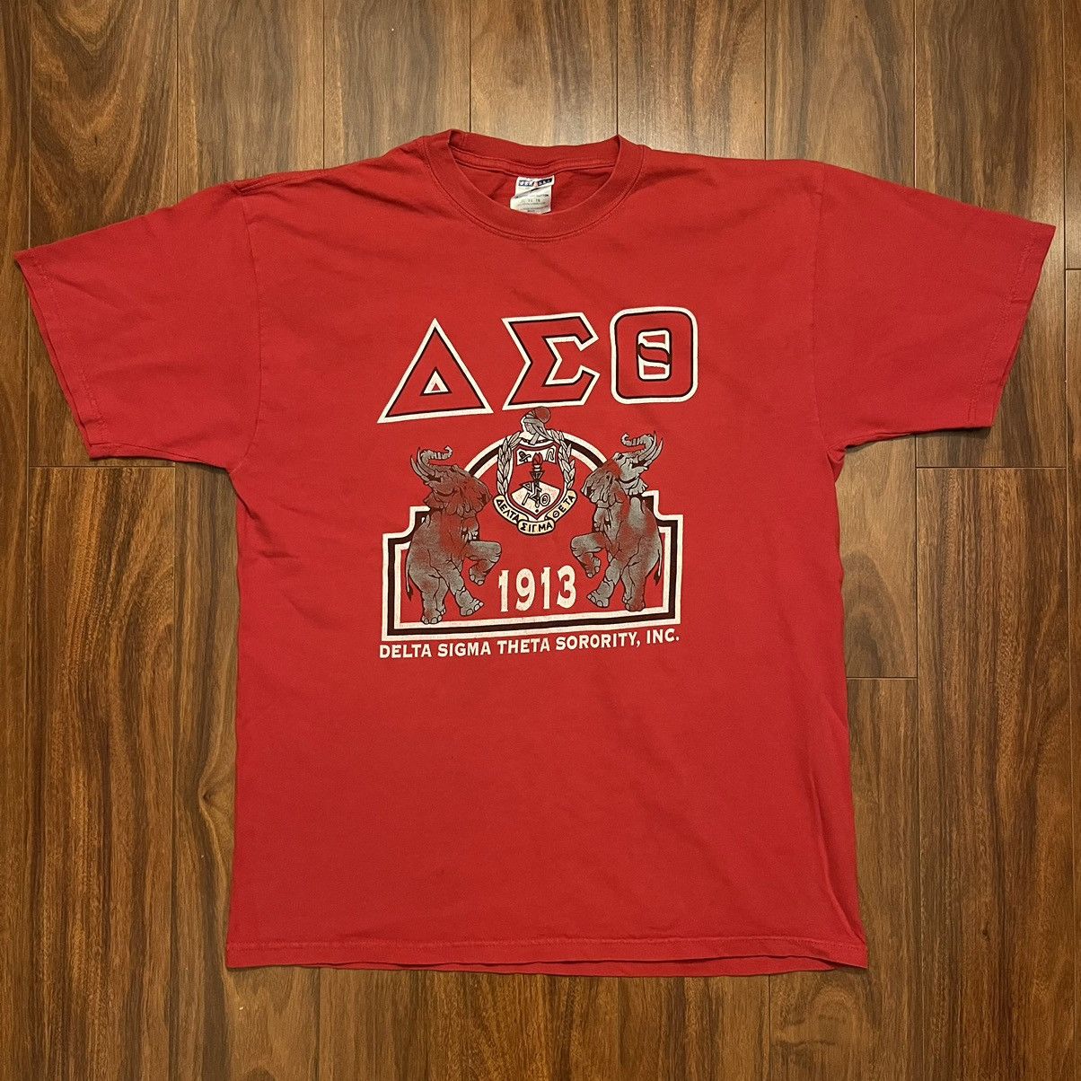 Vintage Vintage 90s Sorority Delta Sigma Theta Graphic Shirt XL Size US XL / EU 56 / 4 - 1 Thumbnail