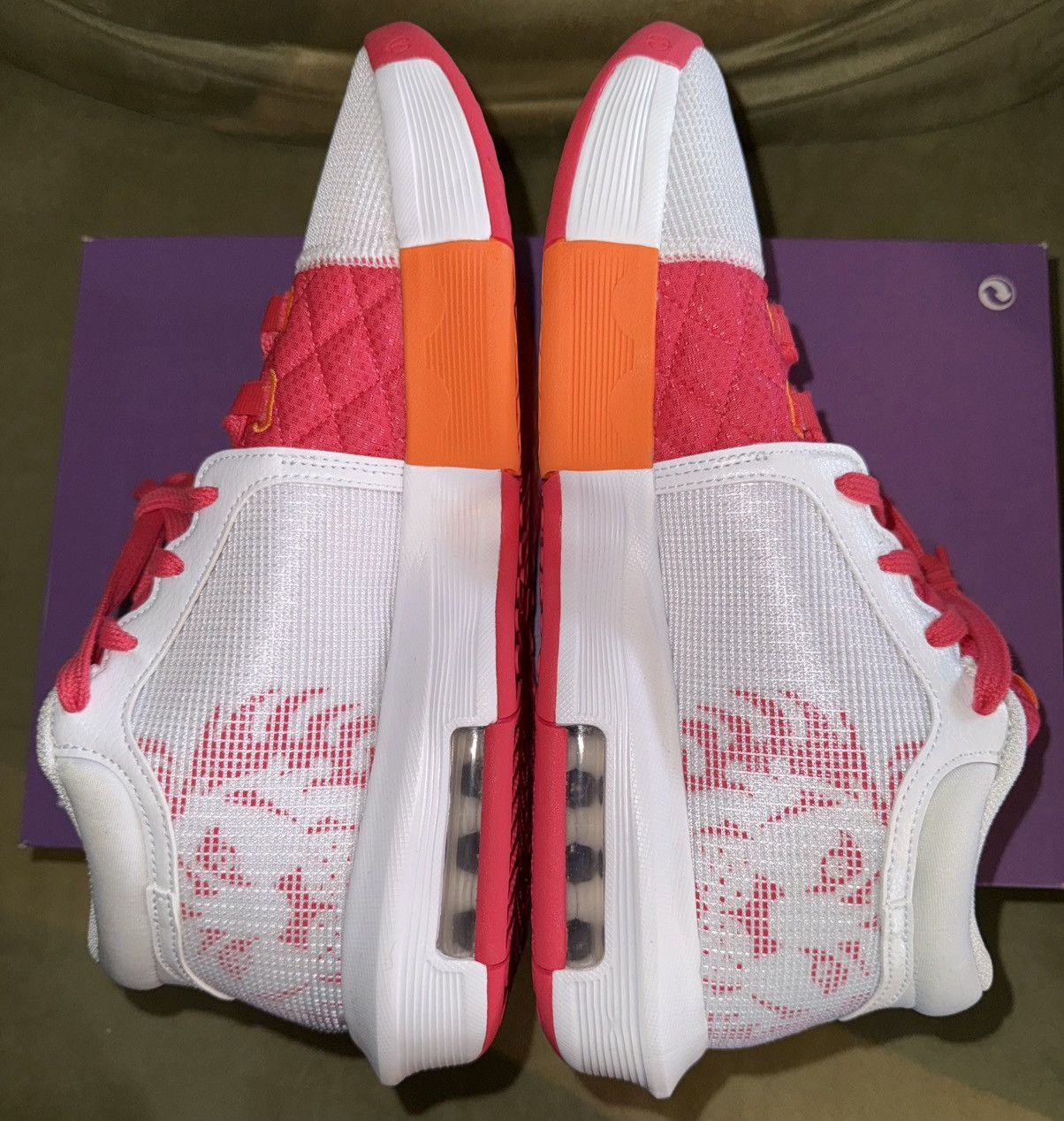 Nike Nike LeBron James Witness VIII (8) “Dunkin’ Donuts” Ltd. NEW Size US 10 / EU 43 - 8 Thumbnail