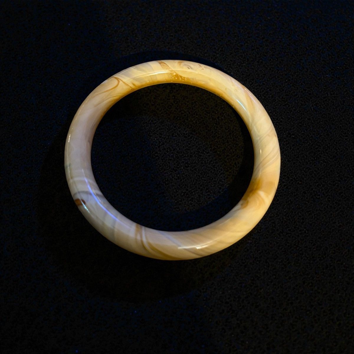 Vintage Vintage yellow agate bangle bracelet Size ONE SIZE - 1 Thumbnail