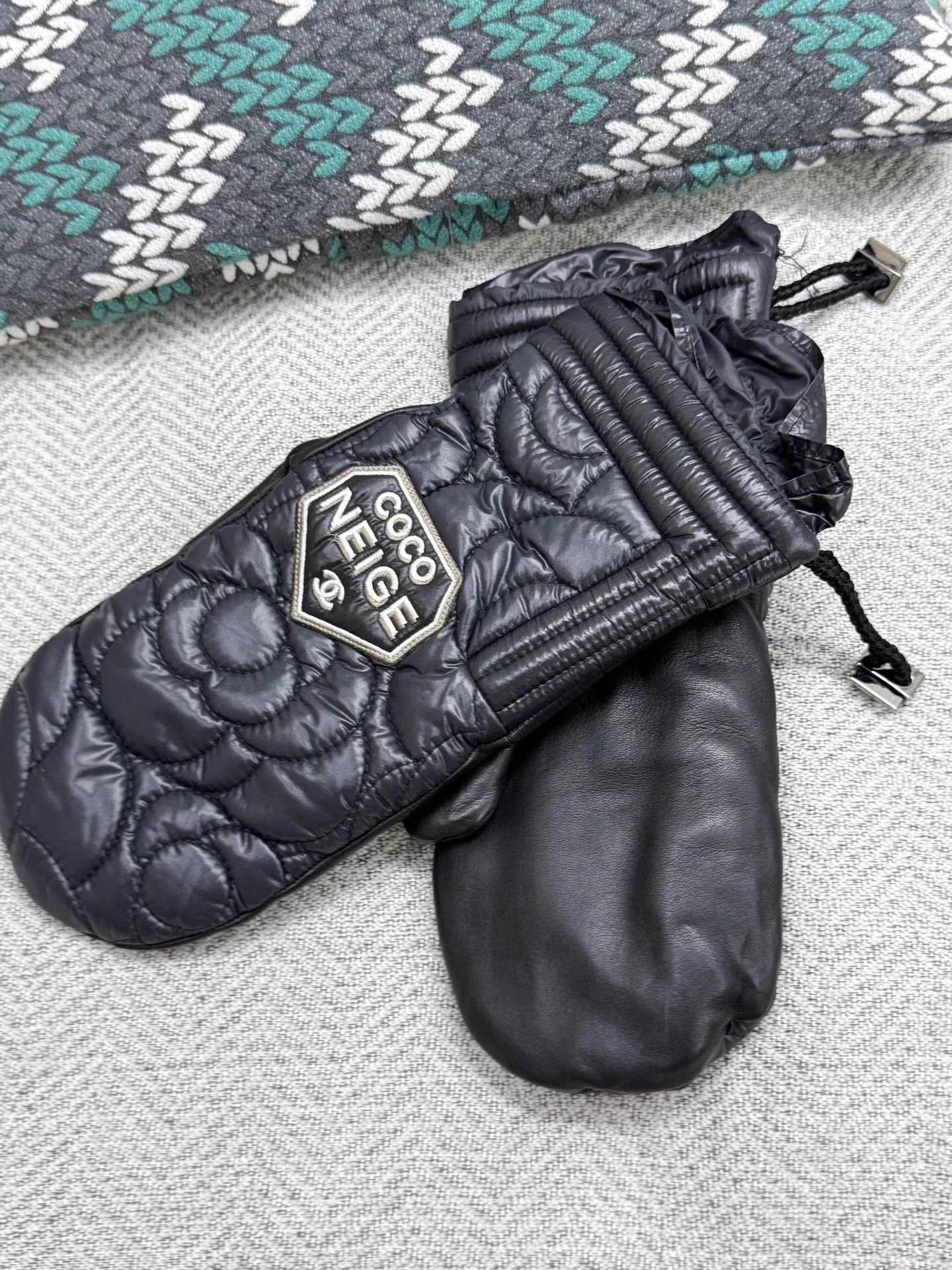 Chanel Chanel CoCo neige Snow Ski Black Nylon Camellia Glove New Size ONE SIZE - 4 Thumbnail