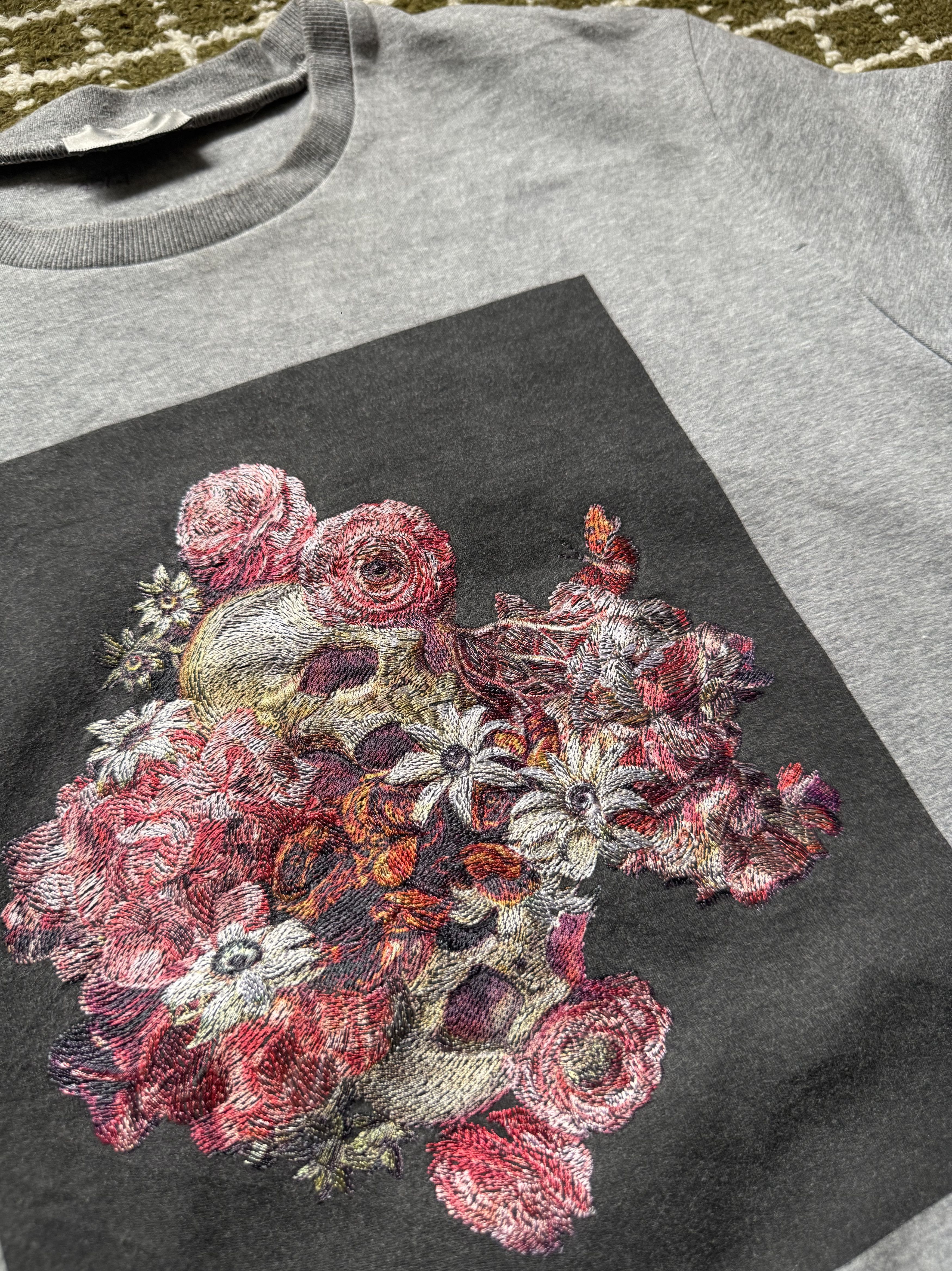 Dior Dior Homme Skull & Flowers Embroidered Crewneck Grey Size XS Size US XS / EU 42 / 0 - 2 Thumbnail