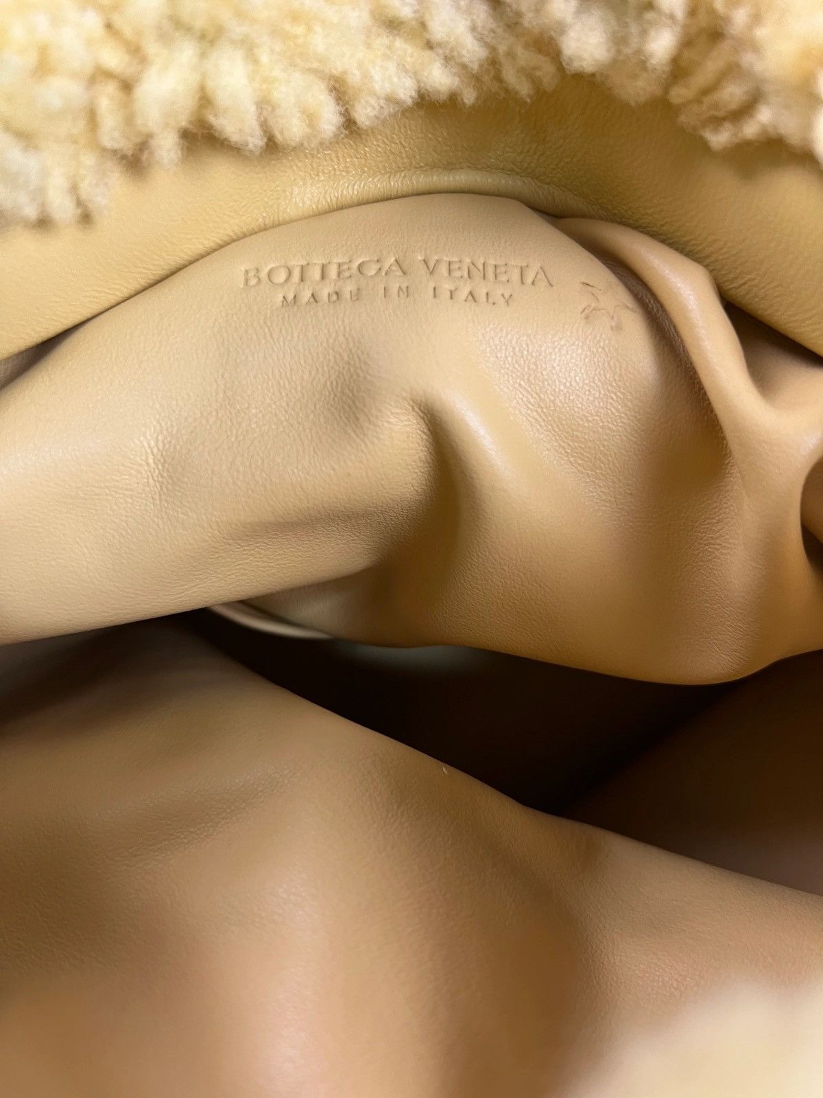Bottega Veneta BOTTEGA VENETA RUNWAY SHEARLING SQUID BAG SZ:OS Size ONE SIZE - 8 Thumbnail