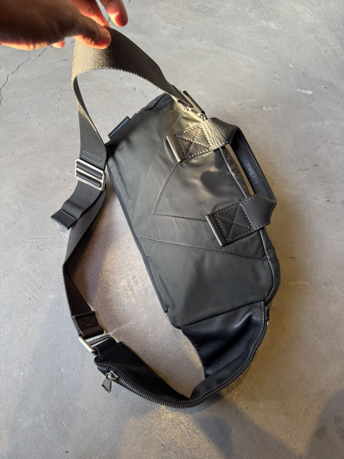 Louis Vuitton LOUIS VUITTON Grey Leather Fast V Line Crossbody Bumbag Bag Size ONE SIZE - 7 Thumbnail