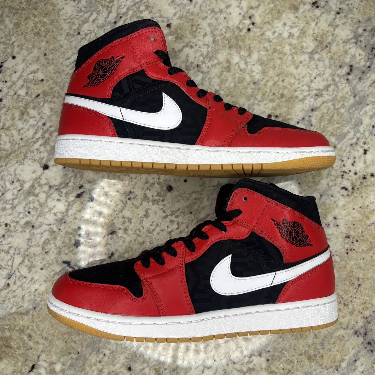 Jordan Brand Size 10-Jordan 1 Mid SE Christmas LIGHTLY WORN W BOX Size US 10 / EU 43 - 2 Thumbnail