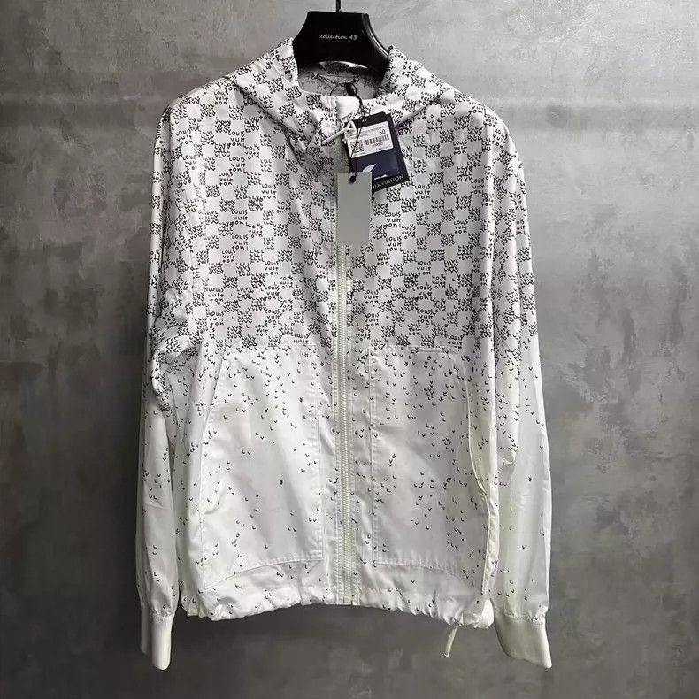 Louis Vuitton Louis Vuitton Beige checked polka dot print windbreaker ja Size US M / EU 48-50 / 2 - 1 Thumbnail