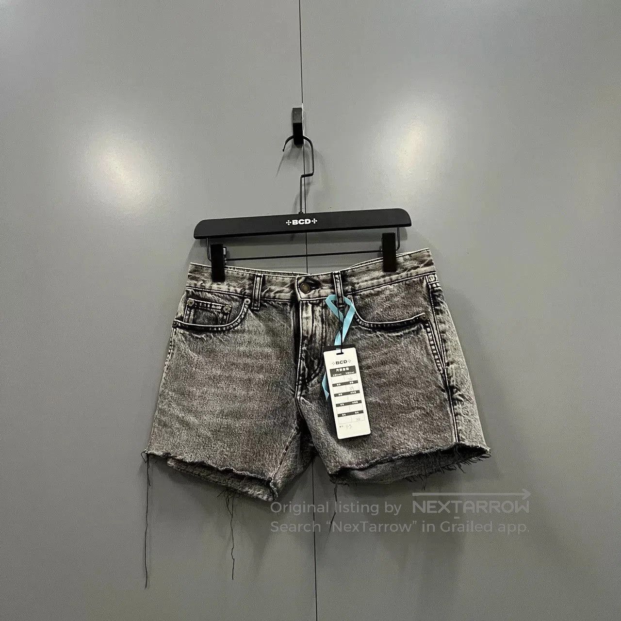 Saint Laurent Paris Saint Laurent Wash Denim Shorts Size 26. Size 26" / US 2 / IT 38 - 1 Thumbnail