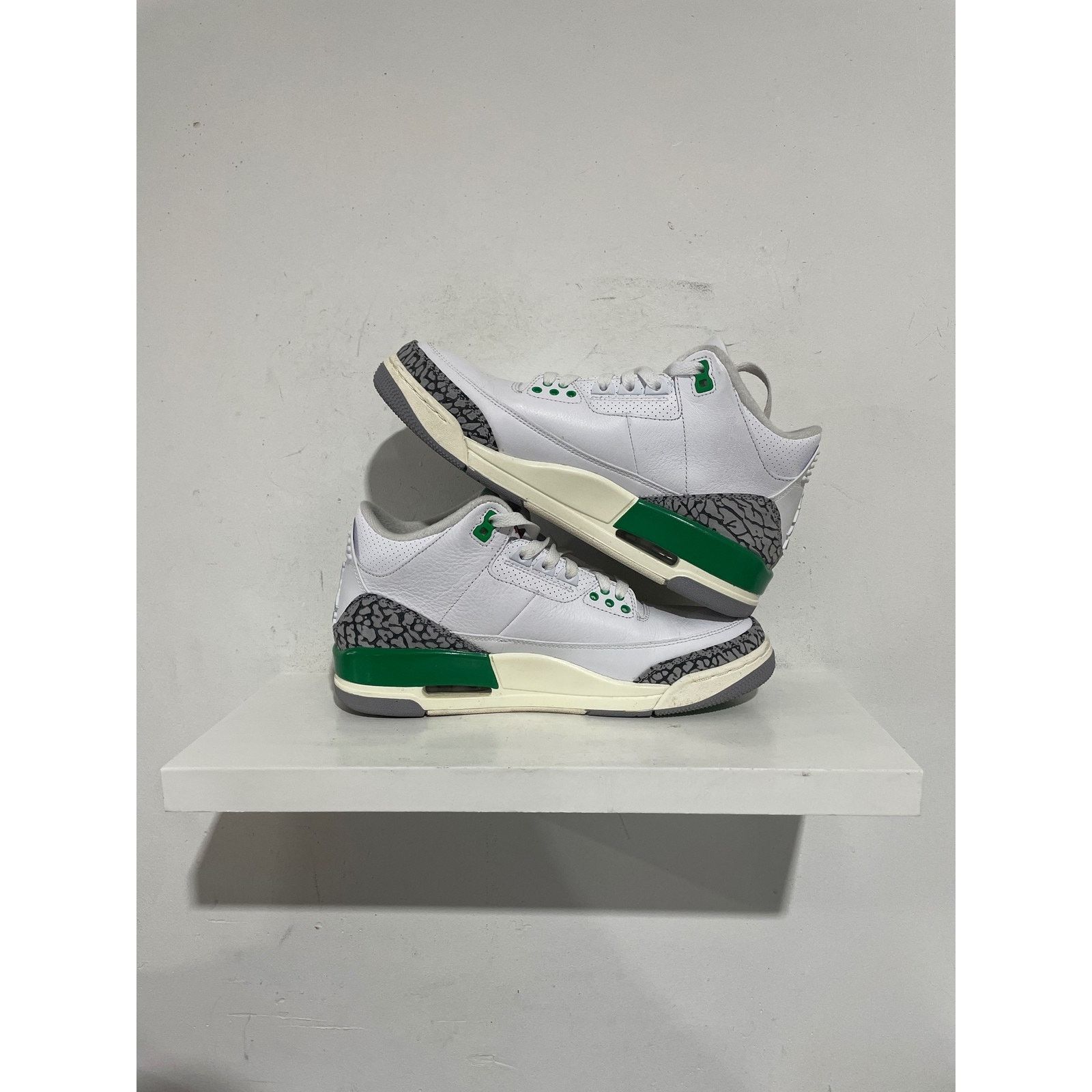 Nike JORDAN 3 RETRO LUCKY GREEN SIZE 8.5M (10W) PREOWNED Size US 8.5 / EU 41-42 - 2 Thumbnail