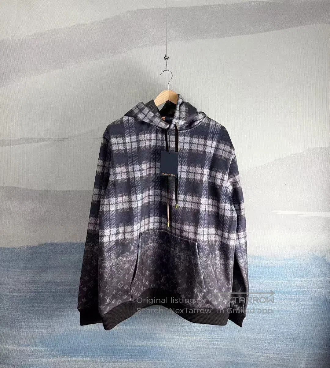 Louis Vuitton louis vuitton brown checked wool hoodie. Size US M / EU 48-50 / 2 - 1 Thumbnail