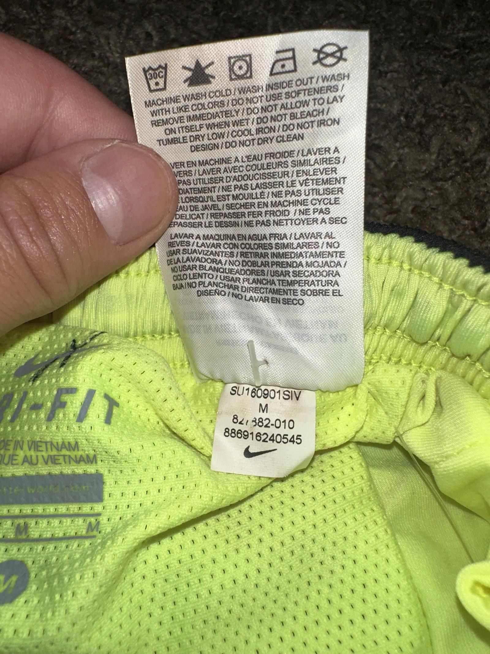 Nike Mens Nike 2-in-1 Compression Shorts Black Volt Neon 2015 Size US 32 / EU 48 - 4 Thumbnail