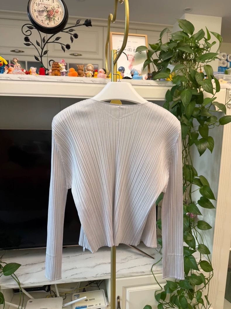 Other Issey Miyake size:4 A light grey pleated cardigan Size XS / US 0-2 / IT 36-38 - 6 Thumbnail