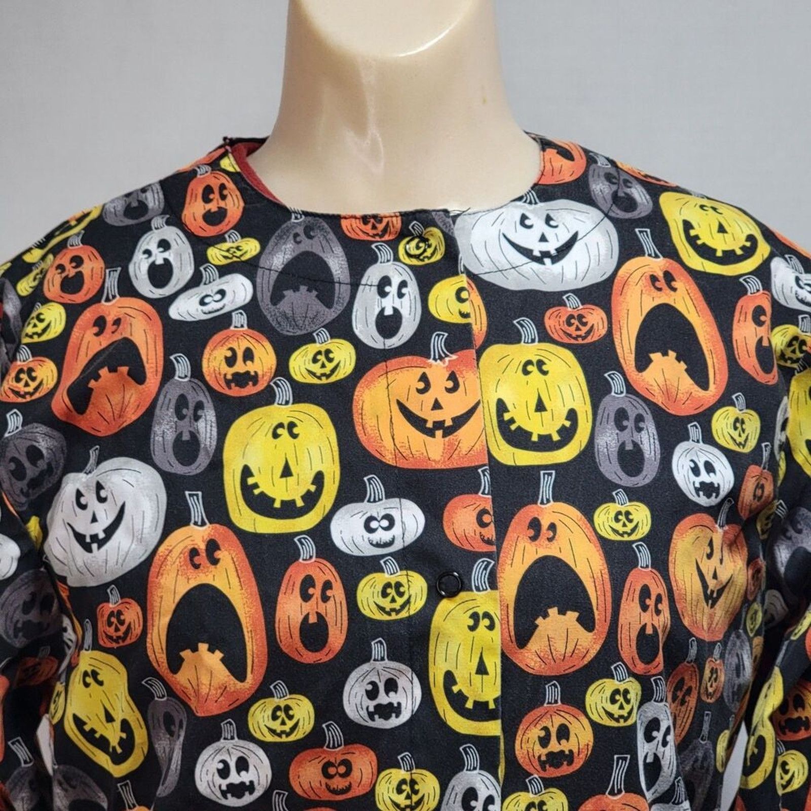 Other UA LS Scrub Jacket Halloween Theme Pumpkins - Size XS Size XS / US 0-2 / IT 36-38 - 2 Thumbnail