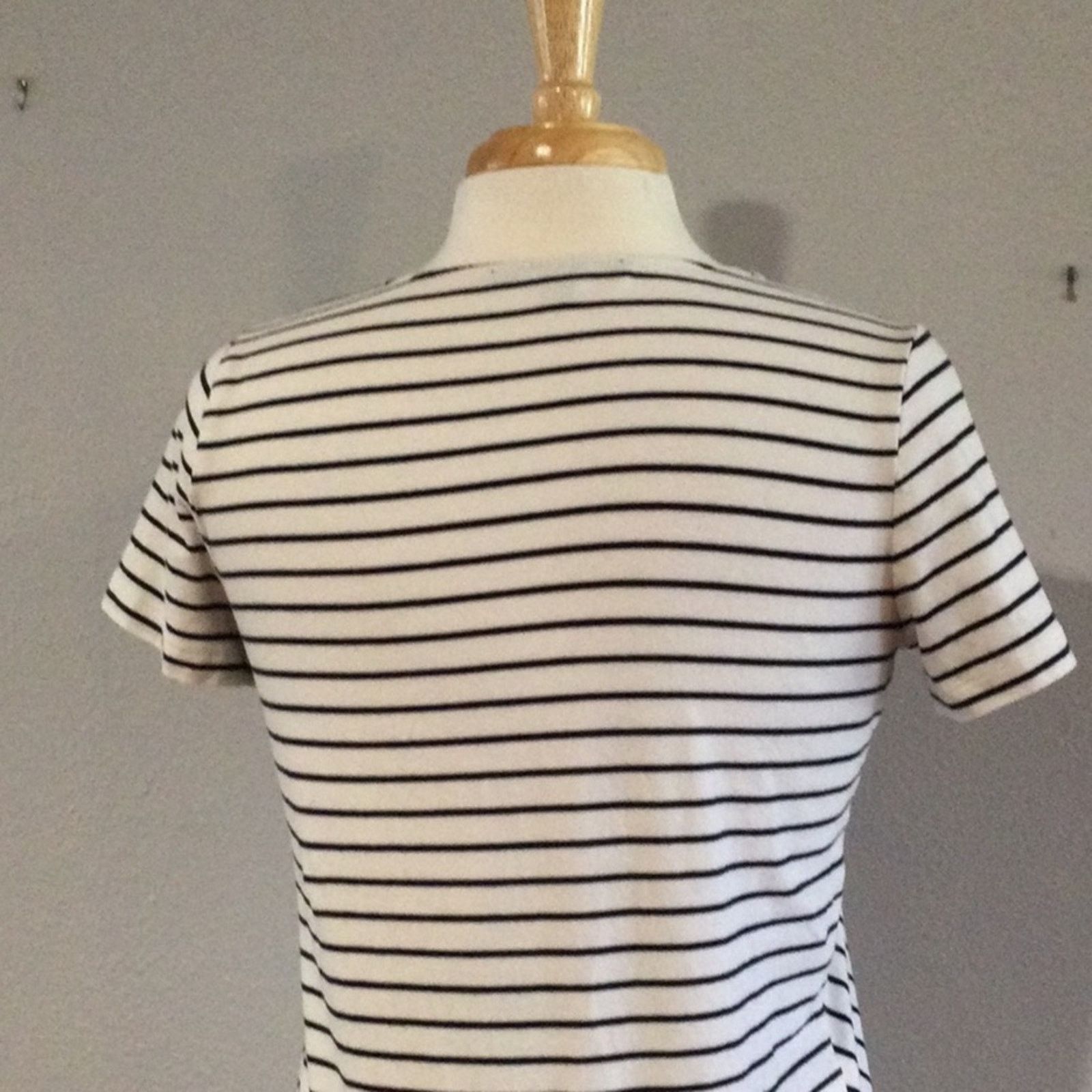 Jones New York Jones New York Signature Black/White Stripe V-neck Top Sz S Size S / US 4 / IT 40 - 9 Thumbnail