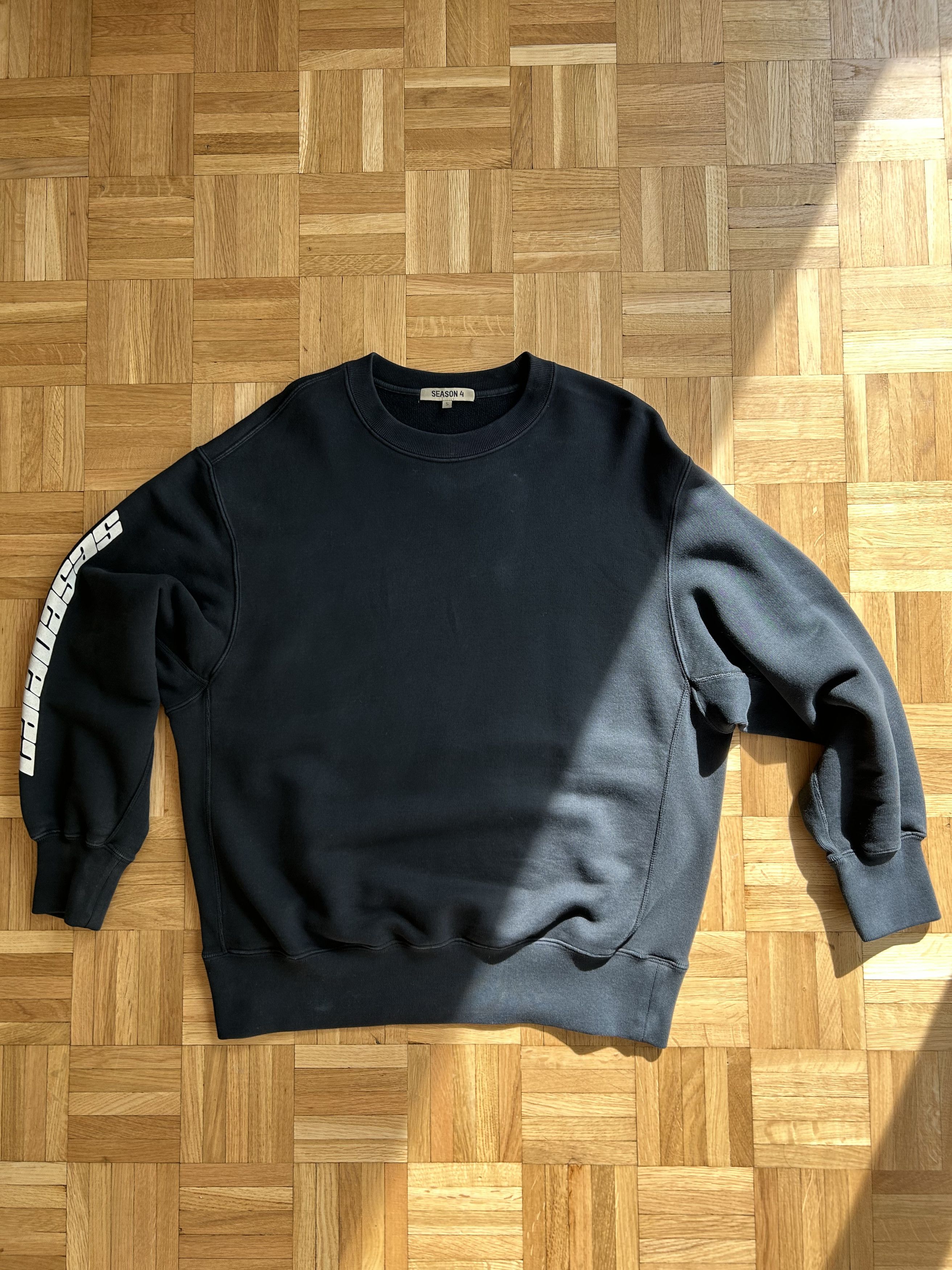 Yeezy outlet Season 4 Calabasas Crewneck Sweatshirt Size Medium Kanye West Adidas