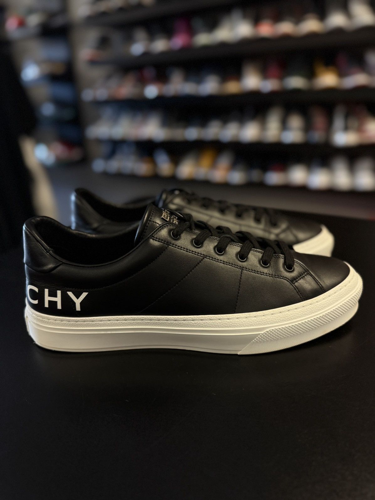 Givenchy Givenchy Low Top Leather Sneakers Size 45EU/12US Size US 12 / EU 45 - 1 Thumbnail
