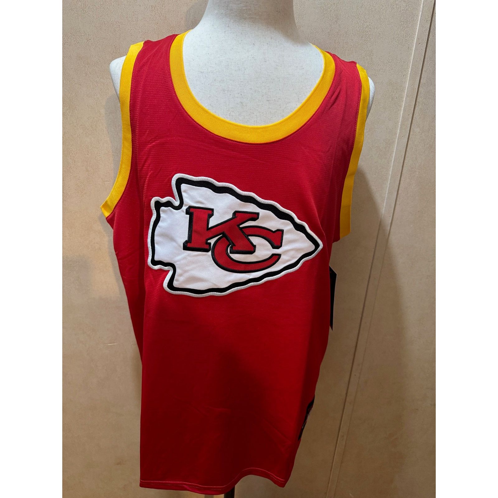 Other NWT Chiefs NFL Tank Top XL Ultra Game Streetwear Red Size US XL / EU 56 / 4 - 1 Thumbnail