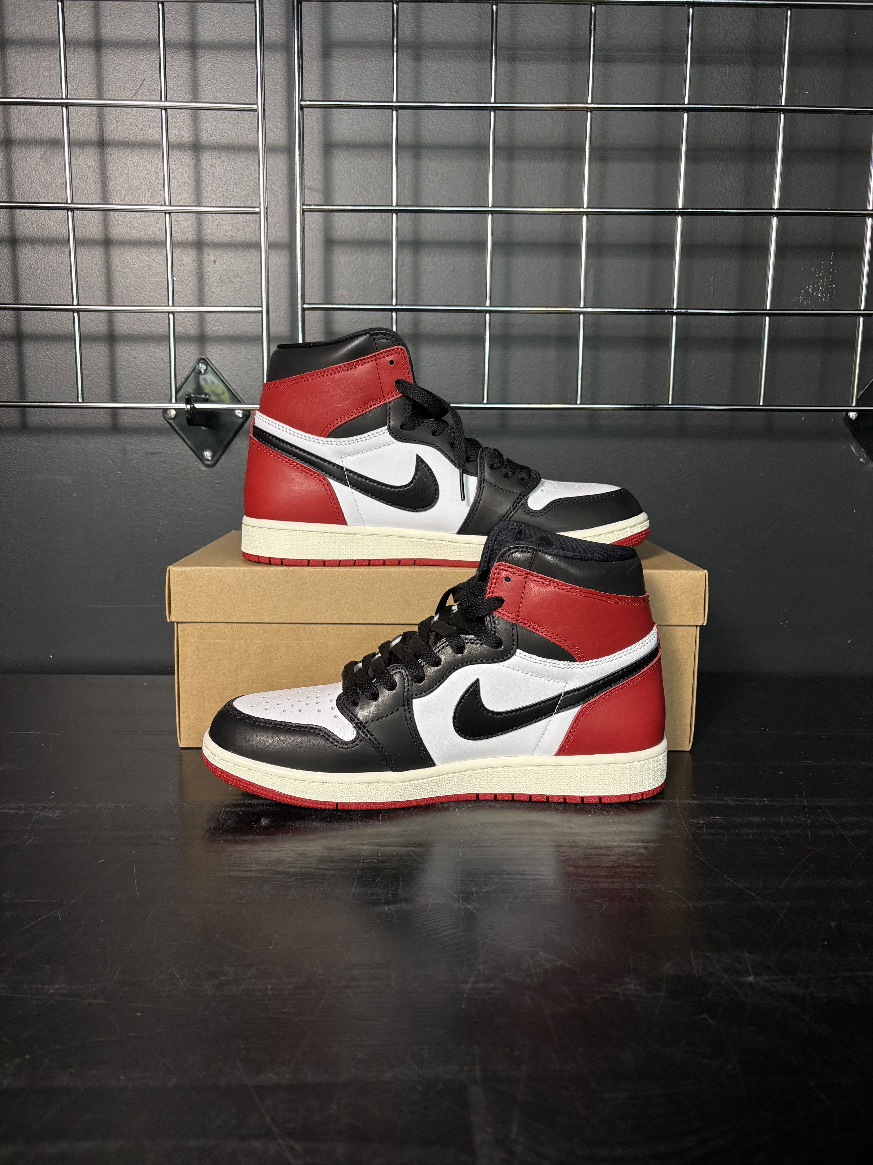 Jordan Brand Air Jordan 1 Retro High OG "Black Toe" Reimagined **PRE-OWNED** - Size 9 Size US 9 / EU 42 - 2 Thumbnail