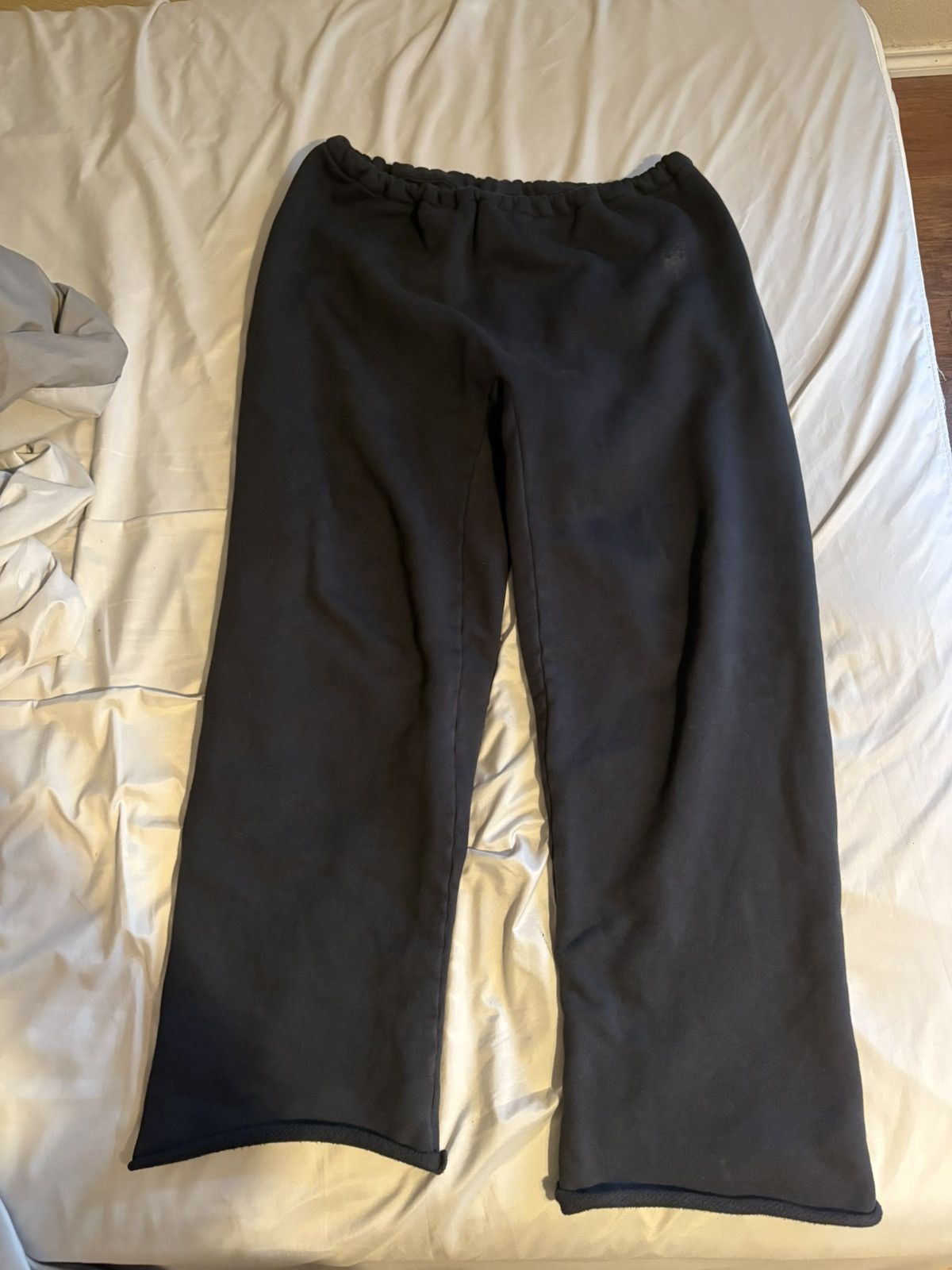 Yeezy YEEZY “VULTURES” SWEATPANTS Size US 30 / EU 46 - 1 Thumbnail