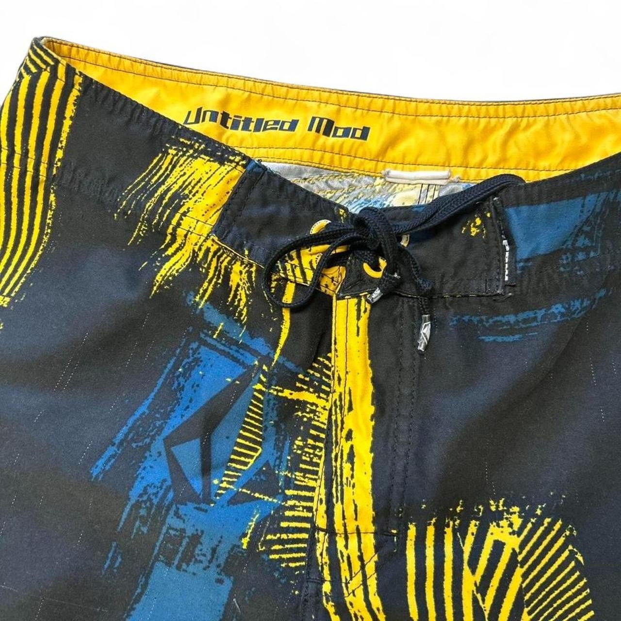 Volcom Vintage Volcom Board Shorts Size 34 Size US 34 / EU 50 - 3 Thumbnail