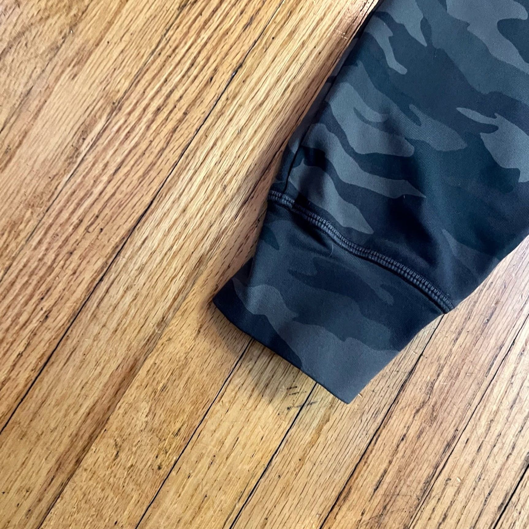 Vintage Zyia Pants Womens XS Green Camo Jogger Unwind Pull on Tapered Elastic Waist Size 26" / US 2 / IT 38 - 4 Thumbnail