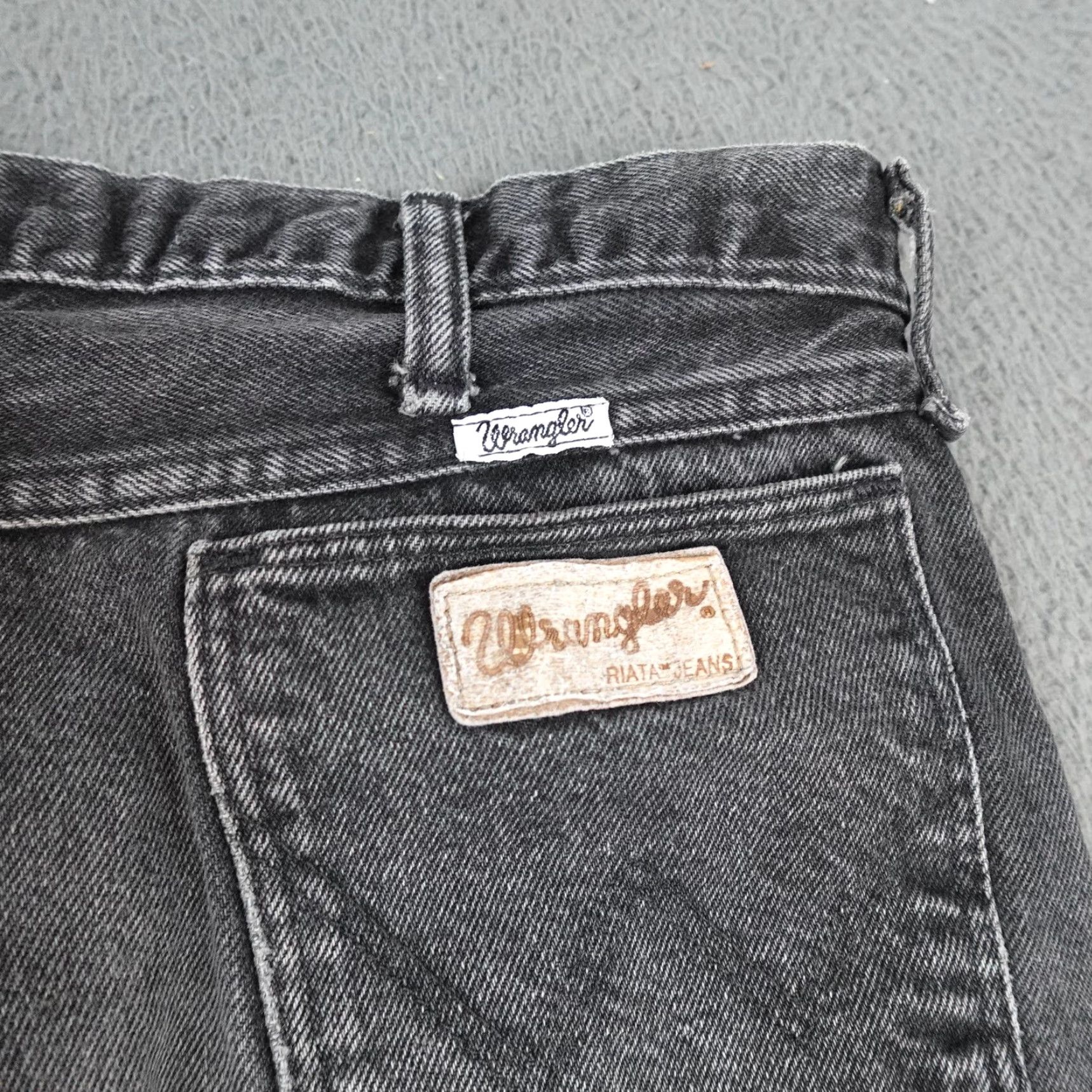 Wrangler VINTAGE Wrangler Riata Jeans Mens 36x32 Straight Leg Black Denim USA 90s (Gray) Size US 36 / EU 52 - 7 Thumbnail