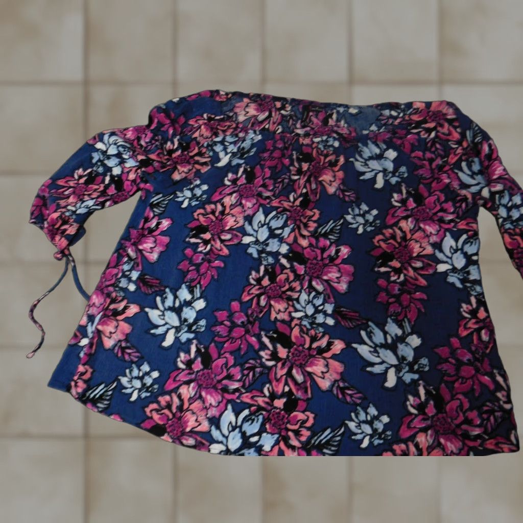 Vintage New Directions Blouse Womens Small blue floral crew neck pullover rayon casual Shirt S Size S / US 4 / IT 40 - 1 Thumbnail