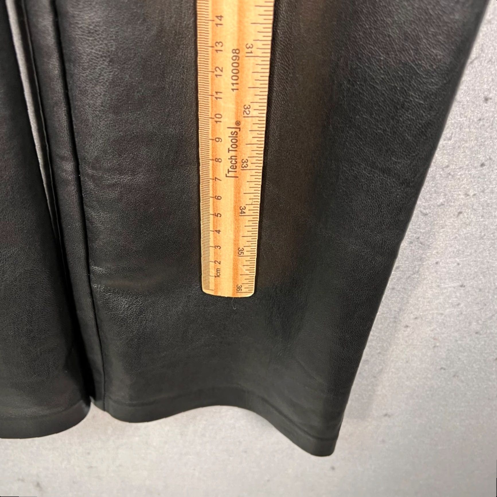 Vintage Wilfred Womens 6 The Melina High-Waisted Faux Leather Pants Black Pants Womens 6 Black City Vintage: No (adjusted within rules?) Size 28" / US 6 / IT 42 - 6 Thumbnail