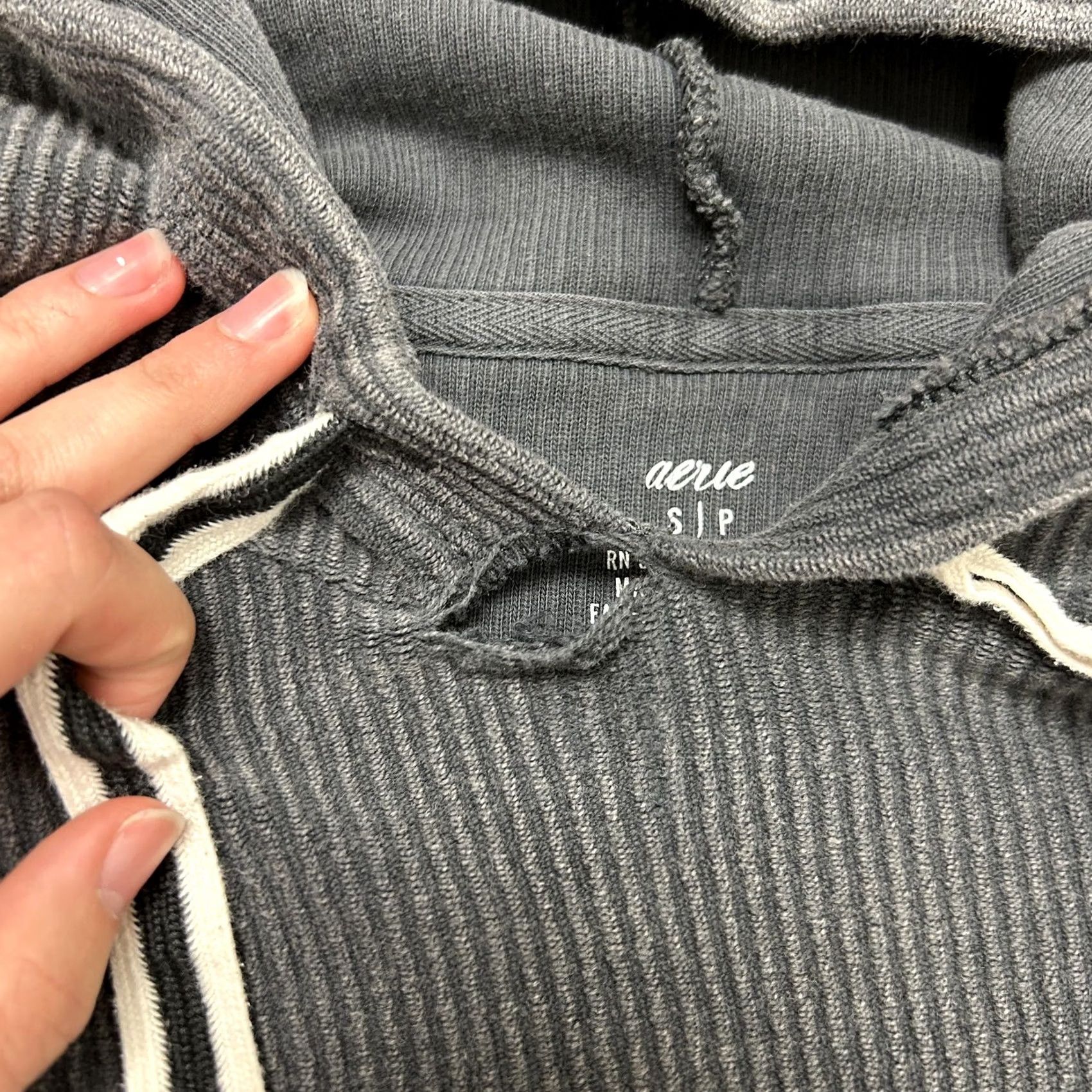 Vintage Aerie Hoodie Womens Small Gray Ribbed Knit V Neck Pullover Sweatshirt Top Shirt Womens S Gray Ribbed Knit V-Neck Hoodie Pullover Size S / US 4 / IT 40 - 3 Thumbnail