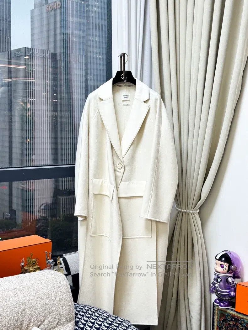 Hermes Hermes Classic White Cashmere Leather Patch Long Sleeve Co Size XS / US 0-2 / IT 36-38 - 1 Thumbnail