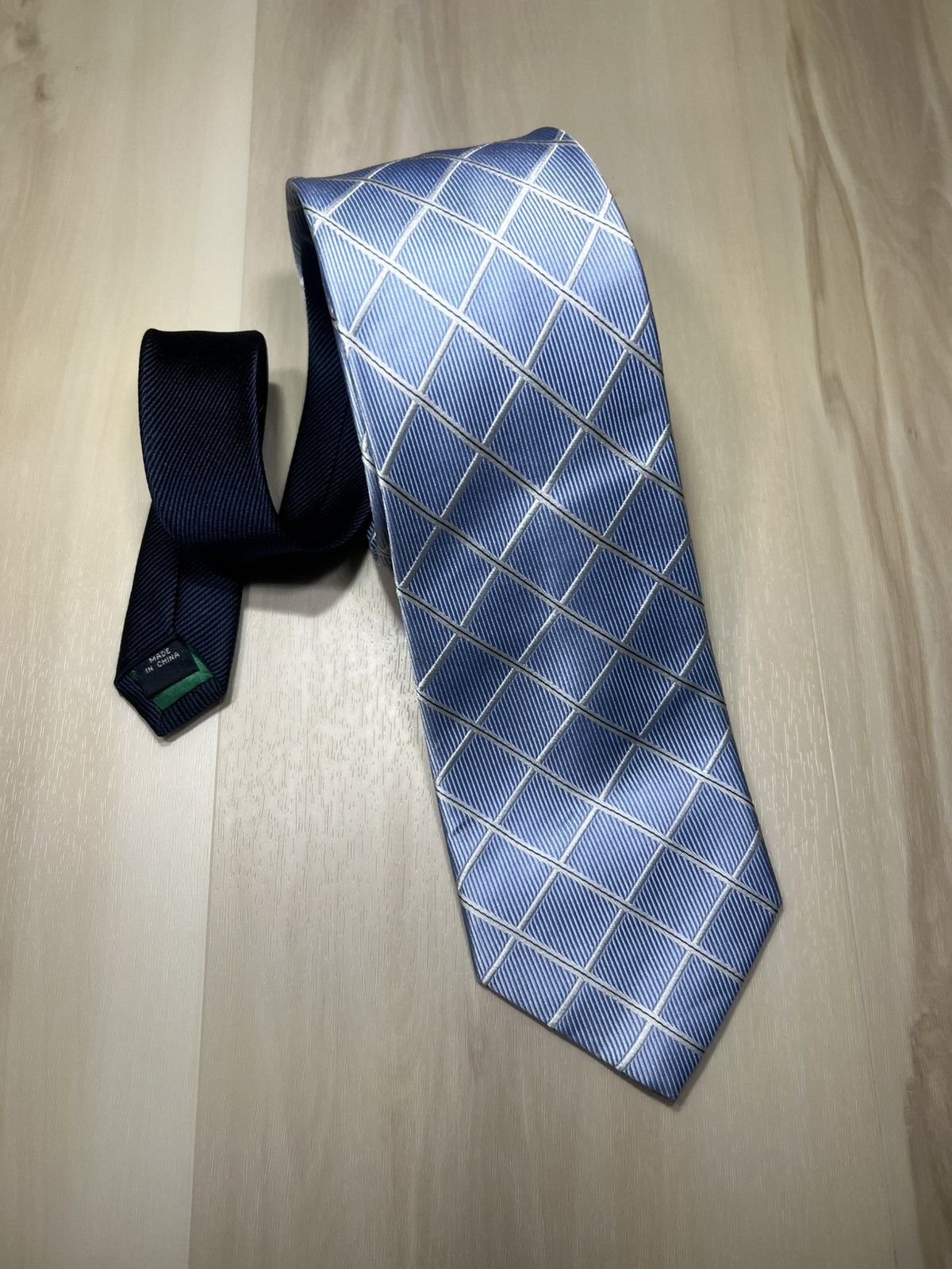 Designer × Tommy Hilfiger × Vintage Two Tommy Hilfiger 100% Italian Silk Tie Crest Logo Red blue Size ONE SIZE - 6 Thumbnail