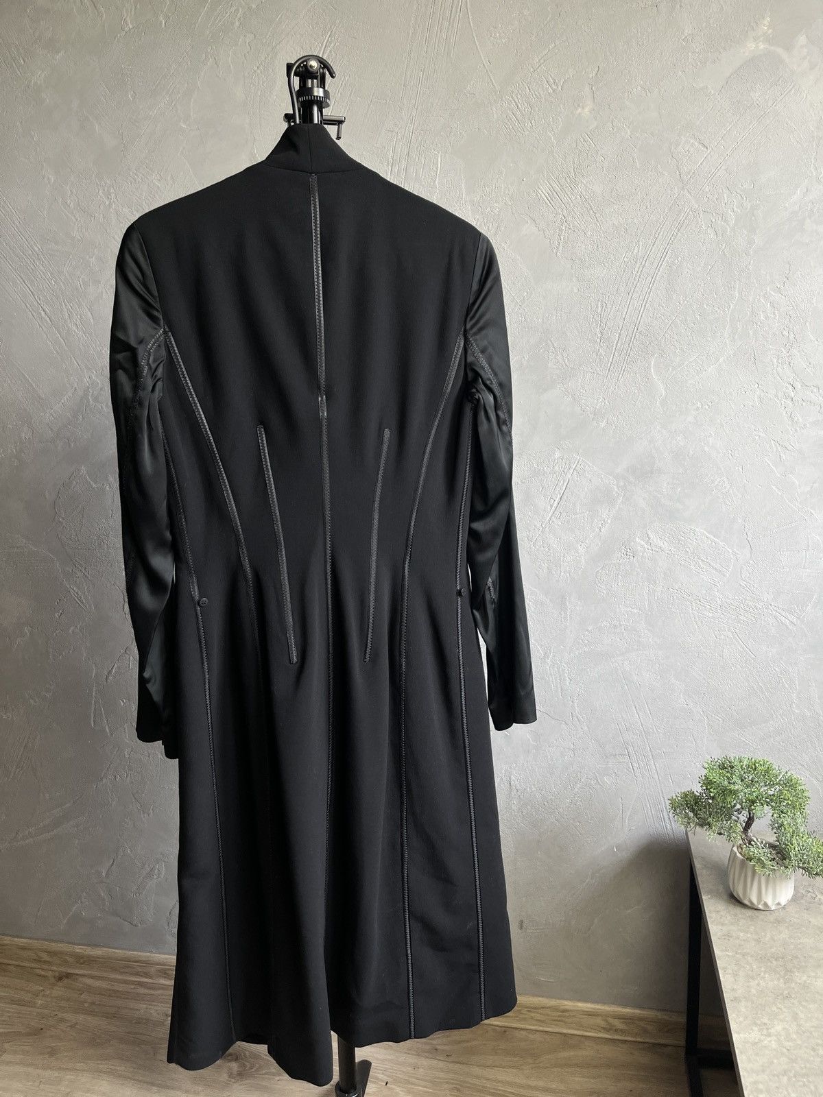 Donna Karan Donna Karan New York Archive Asymmetric Wool Coat Size L / US 10 / IT 46 - 2 Thumbnail