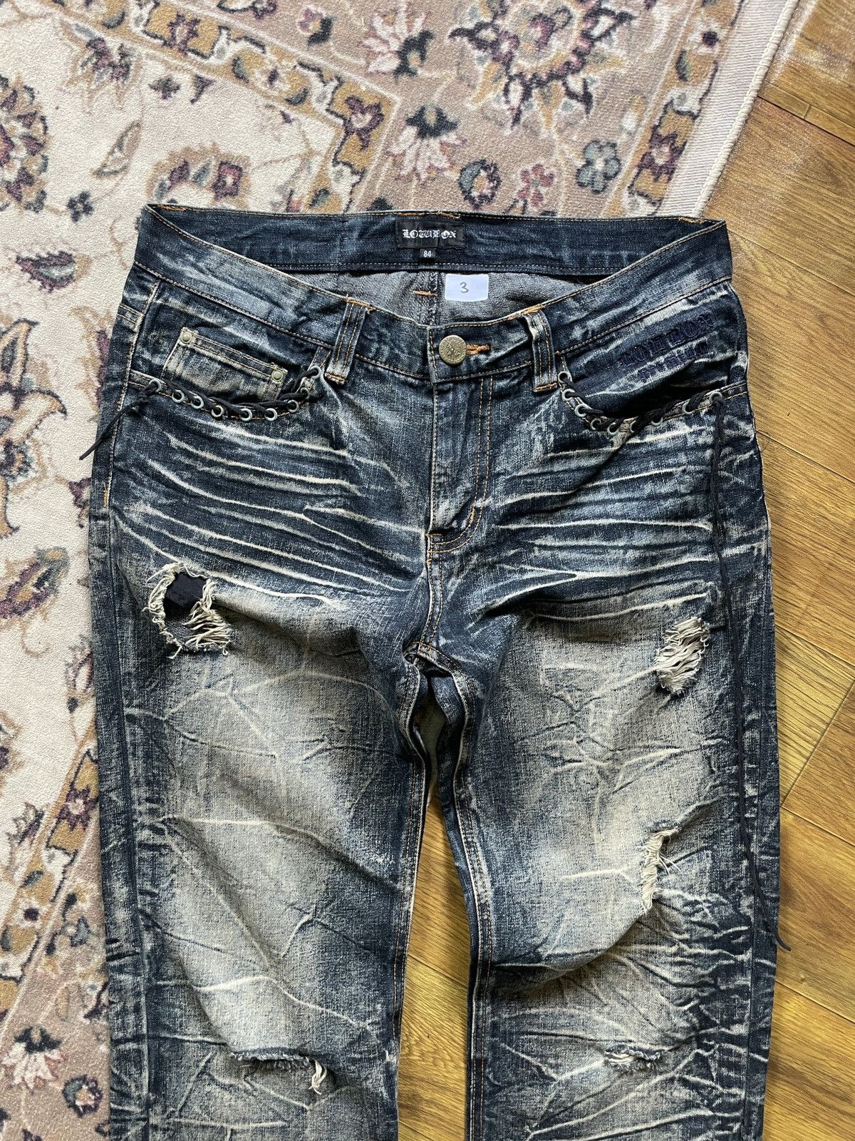 LowBox Distressed denim jeans with a bold