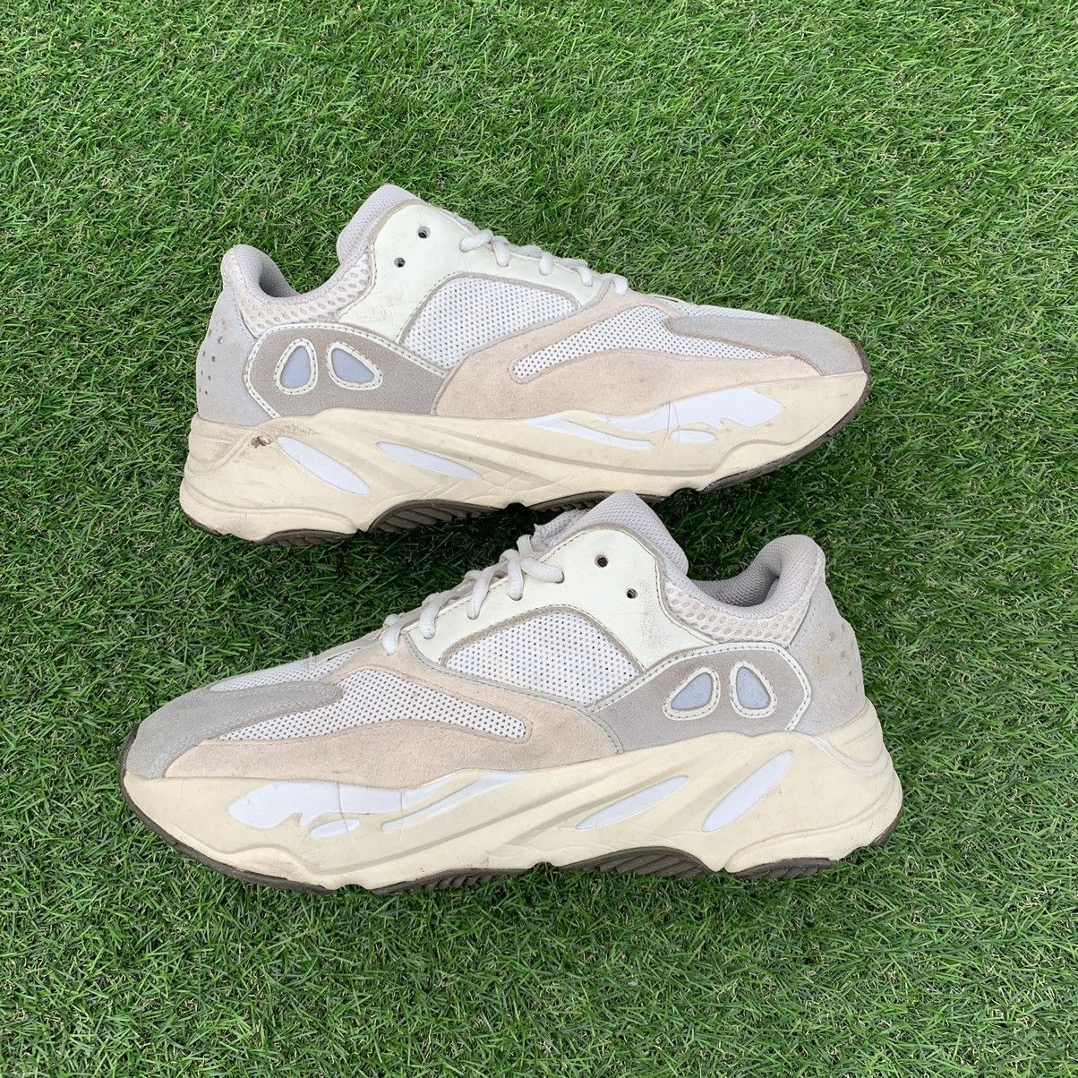 Adidas × Kanye West Yeezy Boost 700 Analog Size US 9.5 / EU 42-43 - 4 Thumbnail