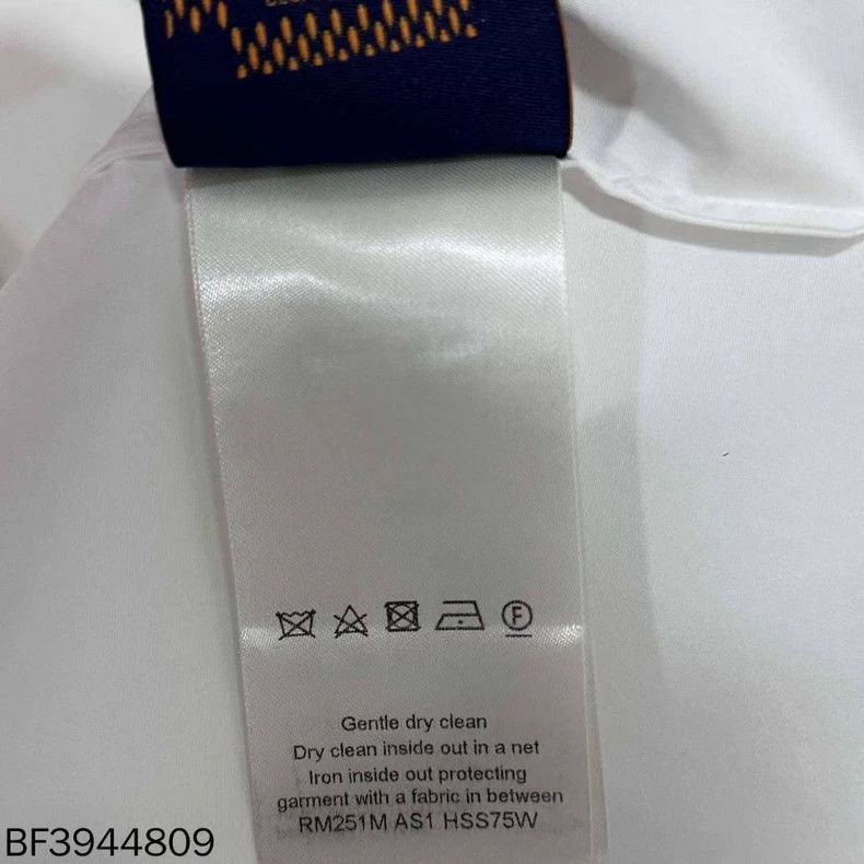 Louis Vuitton Louis Vuitton Short sleeve embossed shirt Size US XL / EU 56 / 4 - 7 Thumbnail