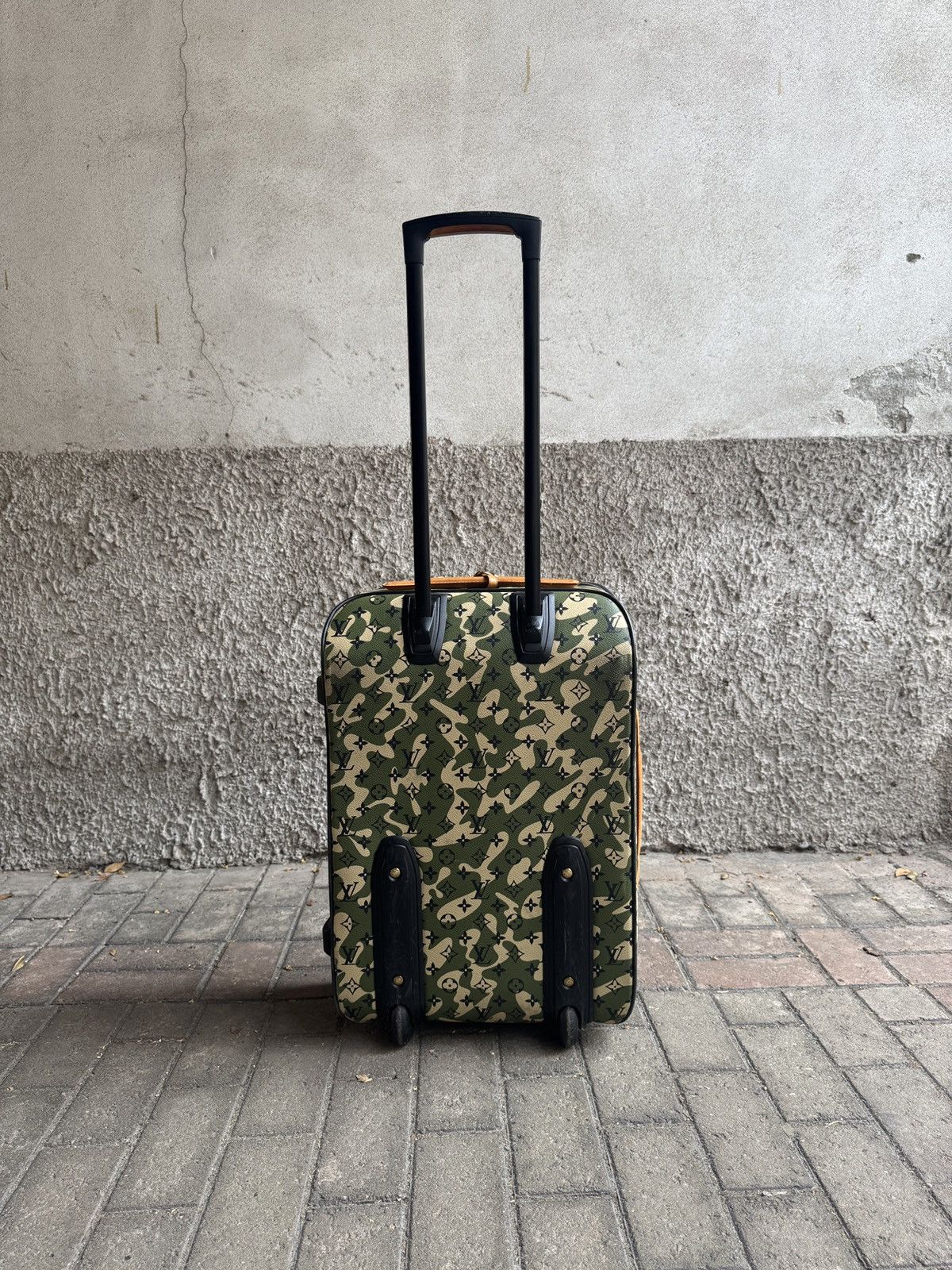 Louis Vuitton × Takashi Murakami LV x Takashi Murakami Pegase 60 Monogramouflage suitcase Size ONE SIZE - 14 Thumbnail