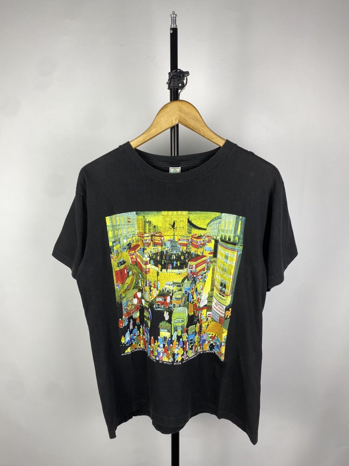 Vintage Vintage Winter London Piccadilly Circus Molly Moss T-Shirt Size US M / EU 48-50 / 2 - 1 Thumbnail